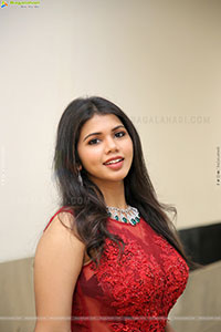 Divya Narni HD Photos