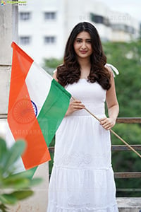 Harshada Patil Poses With Indian flag