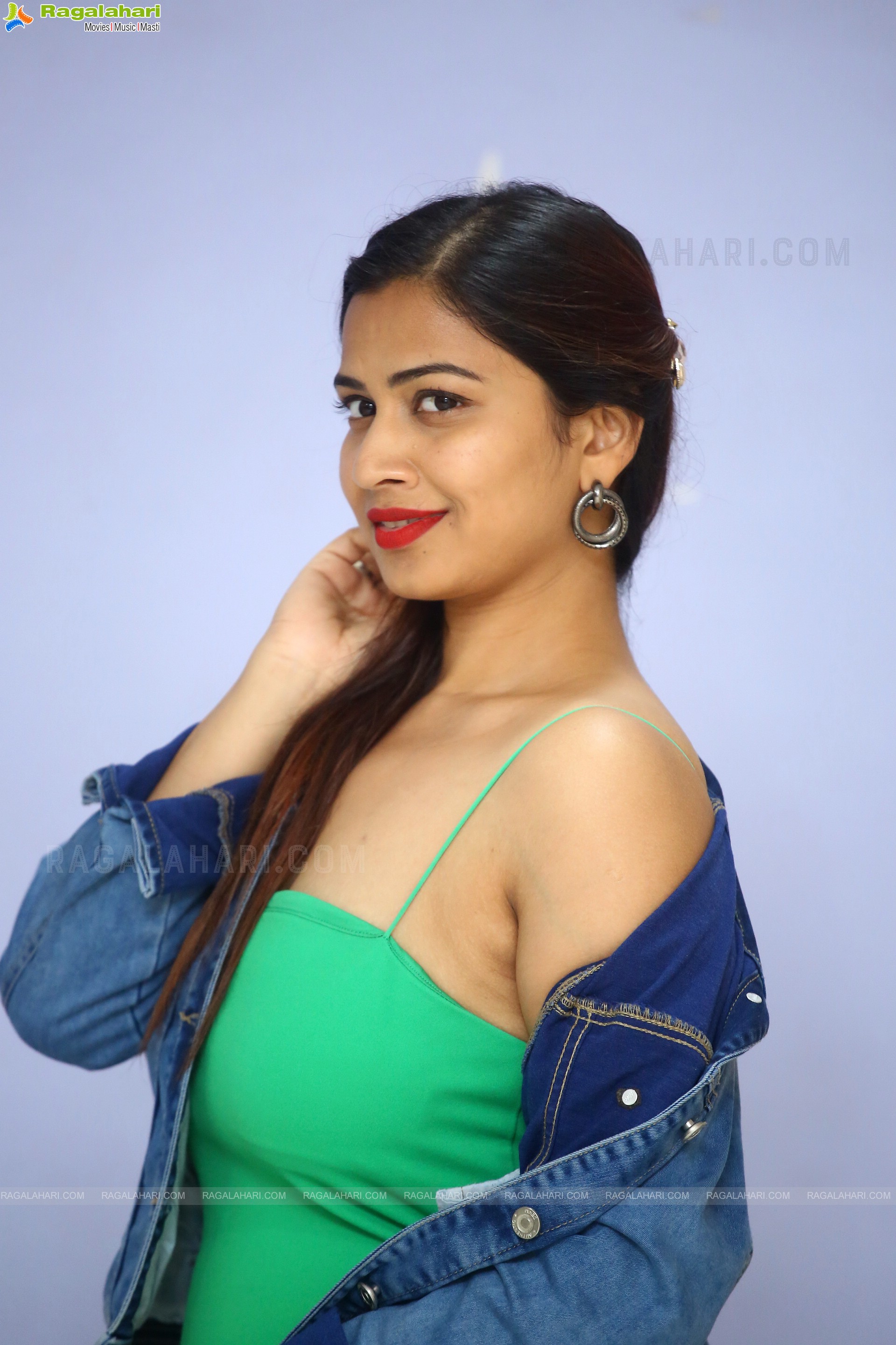 Inaya Sultana Stunning Stills at Bujji Ila Raa Movie Trailer Launch