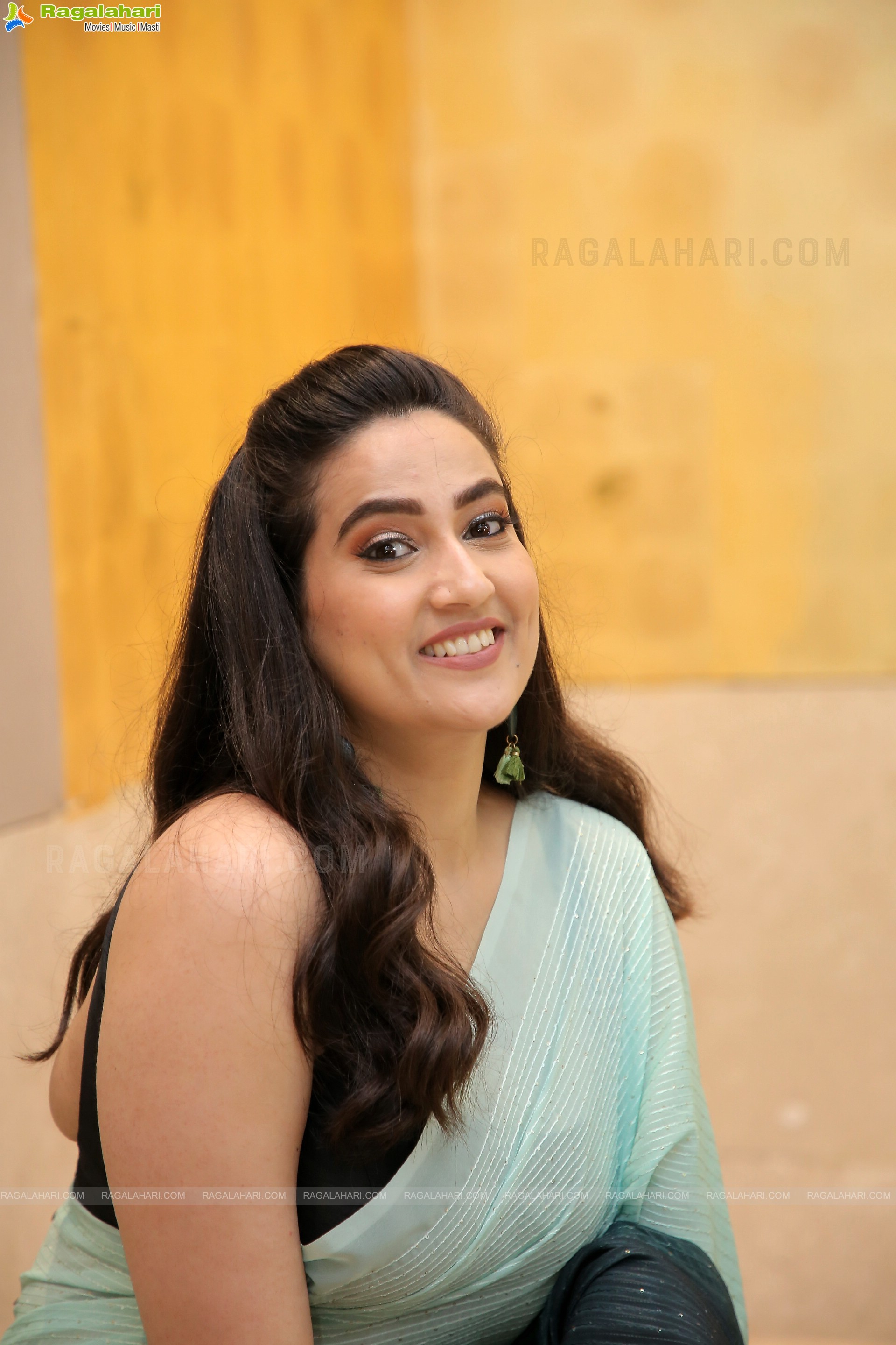 Anchor Manjusha at Aakasa Veedhullo Movie Pre-Release Event, HD Photo Gallery