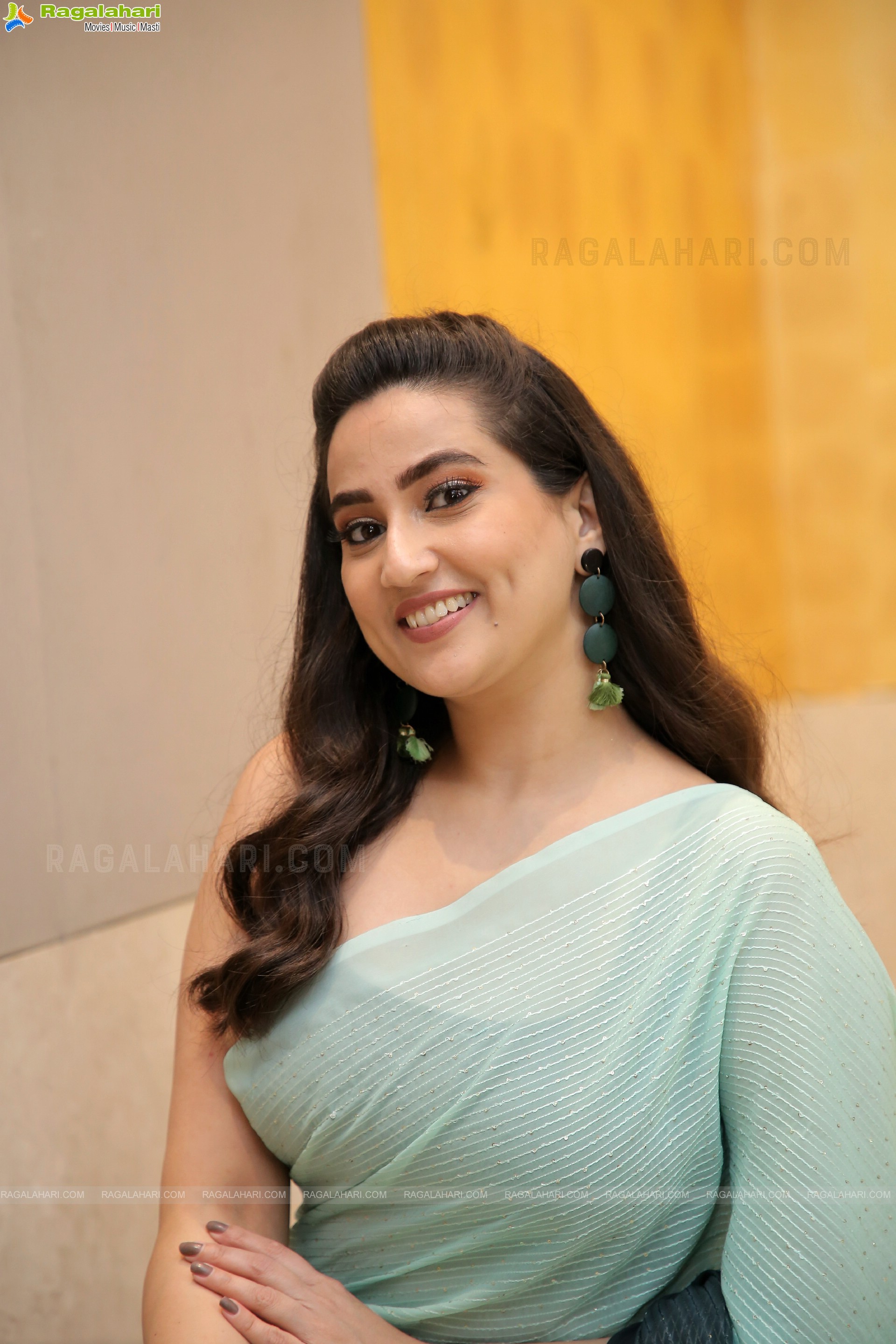 Anchor Manjusha at Aakasa Veedhullo Movie Pre-Release Event, HD Photo Gallery