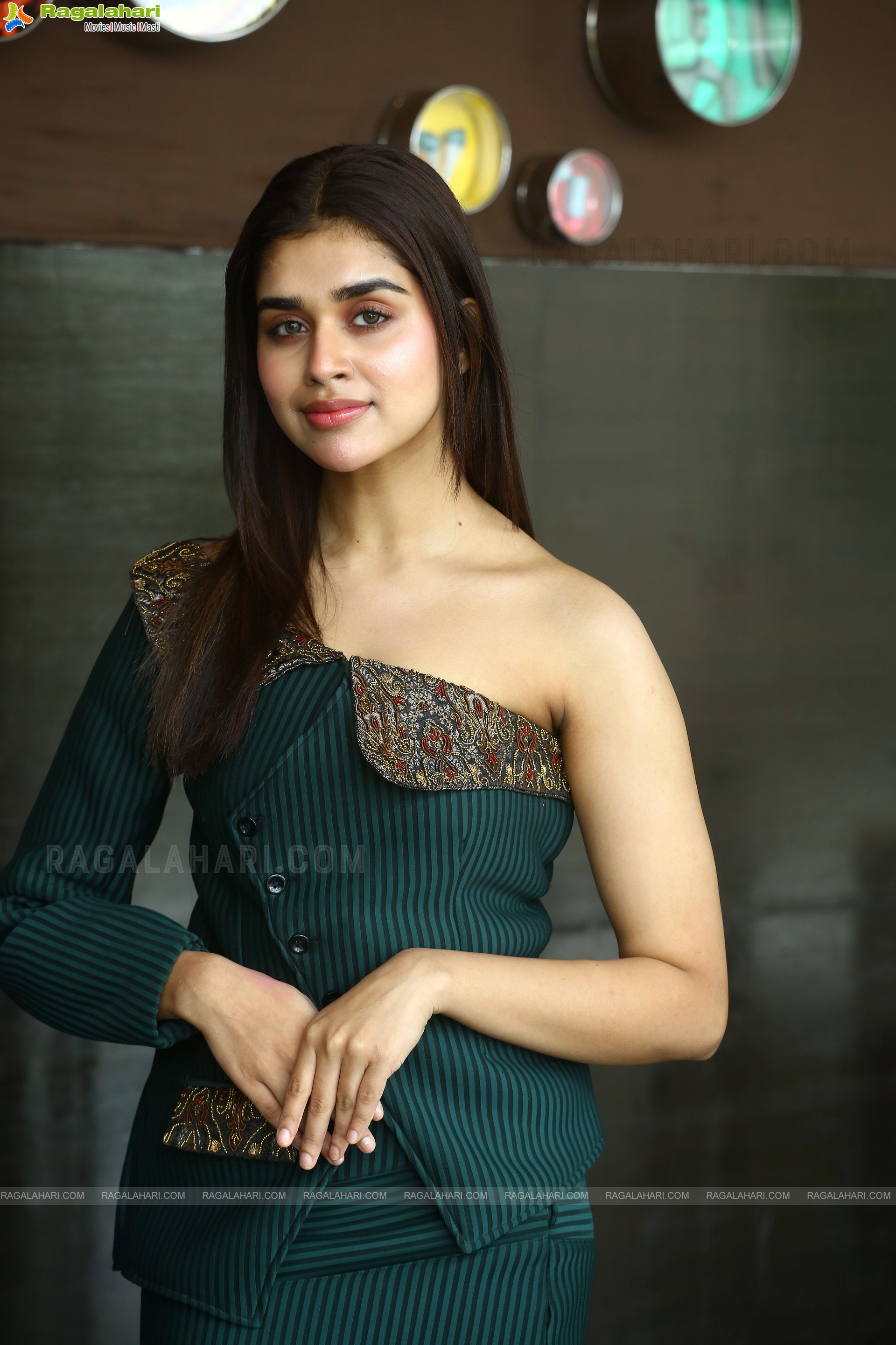 Meenakshi Govindharajan at Cobra Press Meet, HD Photo Gallery