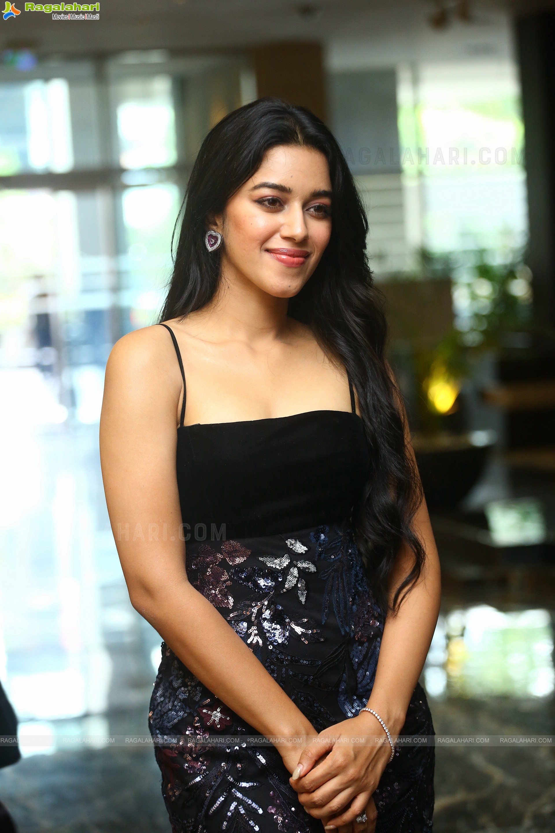 Mirnalini Ravi at Cobra Press Meet, HD Photo Gallery