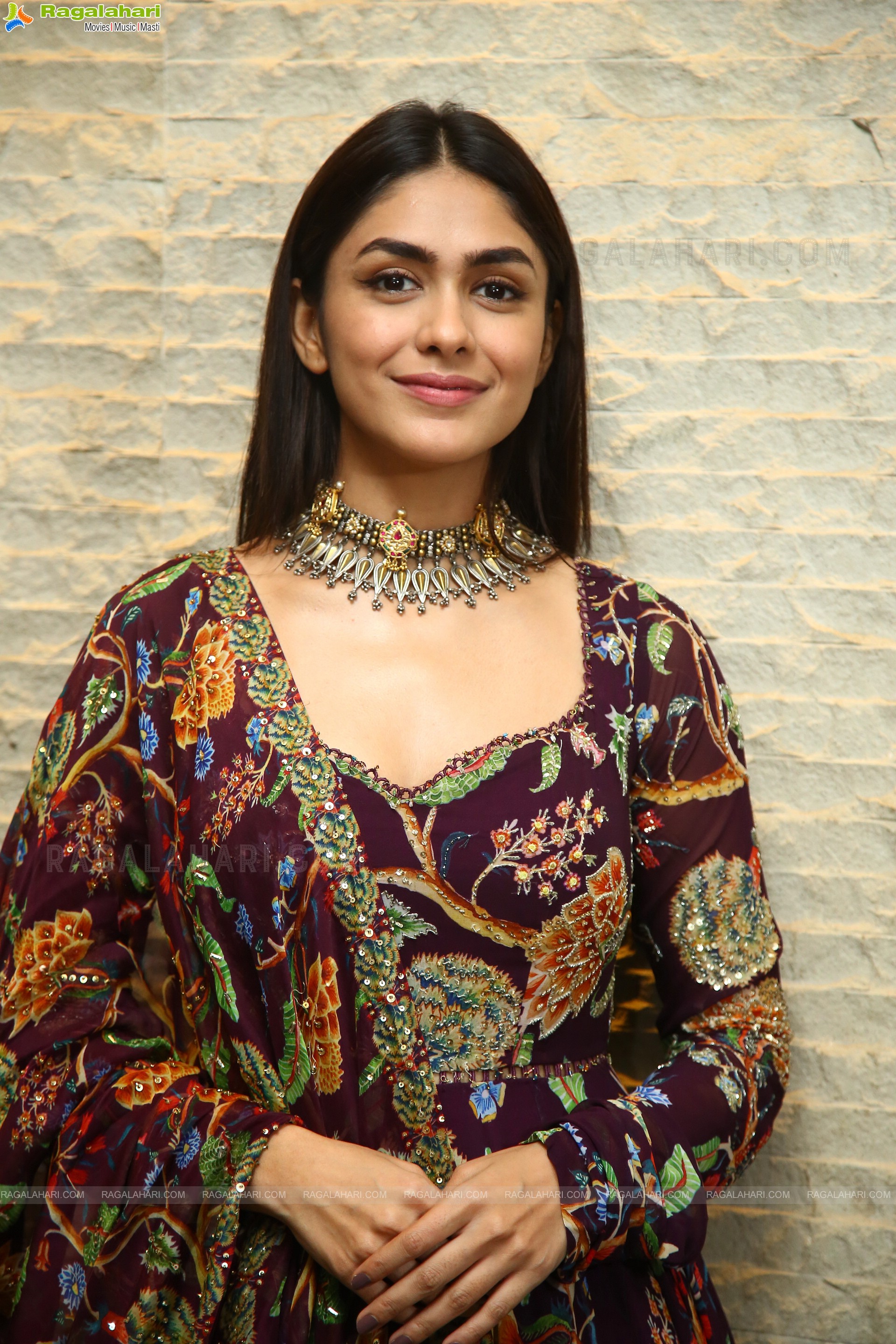 Mrunal Thakur at Sita Ramam Movie Thank You Meet, HD Photo Gallery