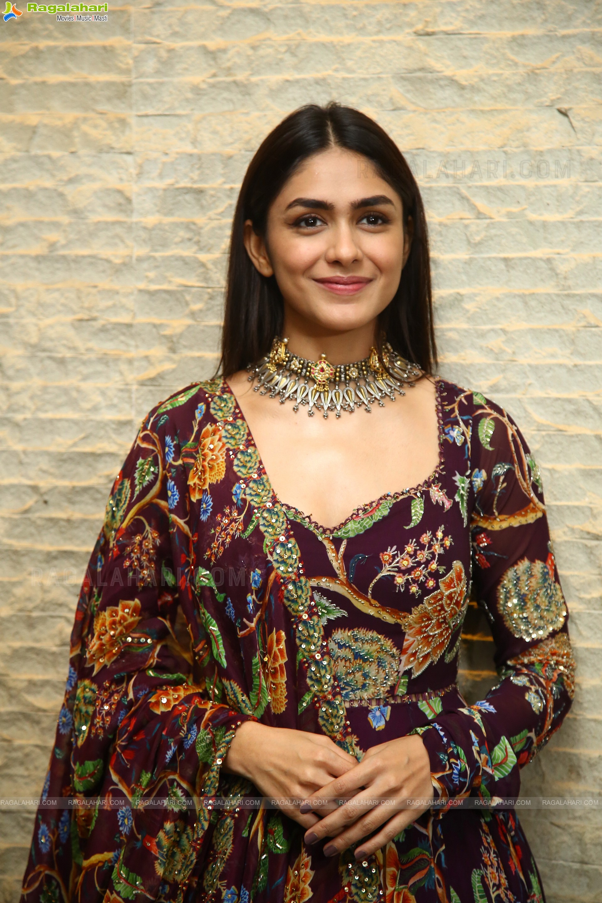 Mrunal Thakur at Sita Ramam Movie Thank You Meet, HD Photo Gallery