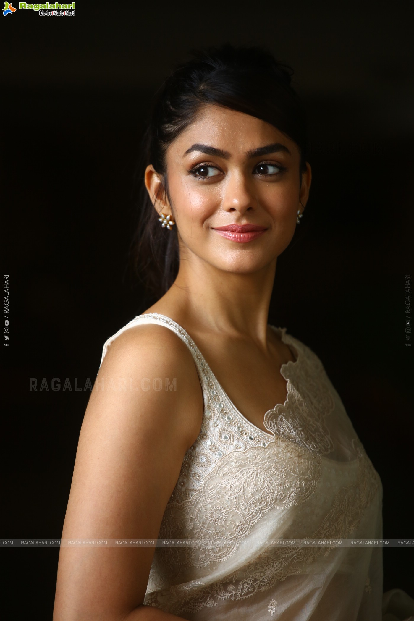 Mrunal Thakur HD Photo Gallery