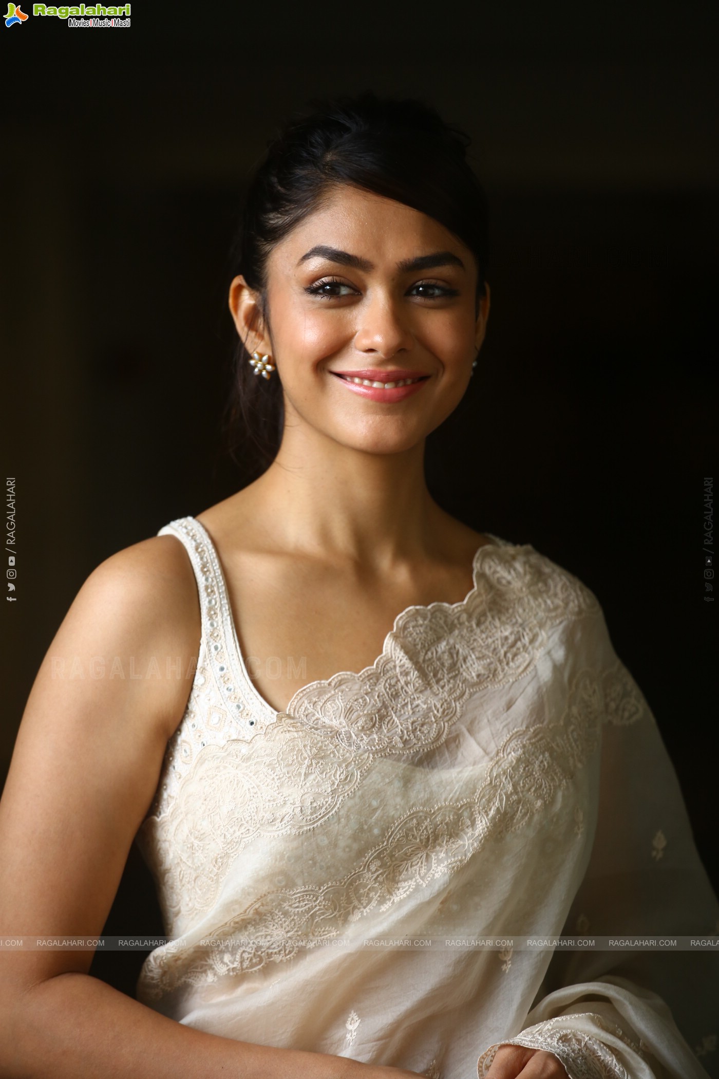 Mrunal Thakur HD Photo Gallery