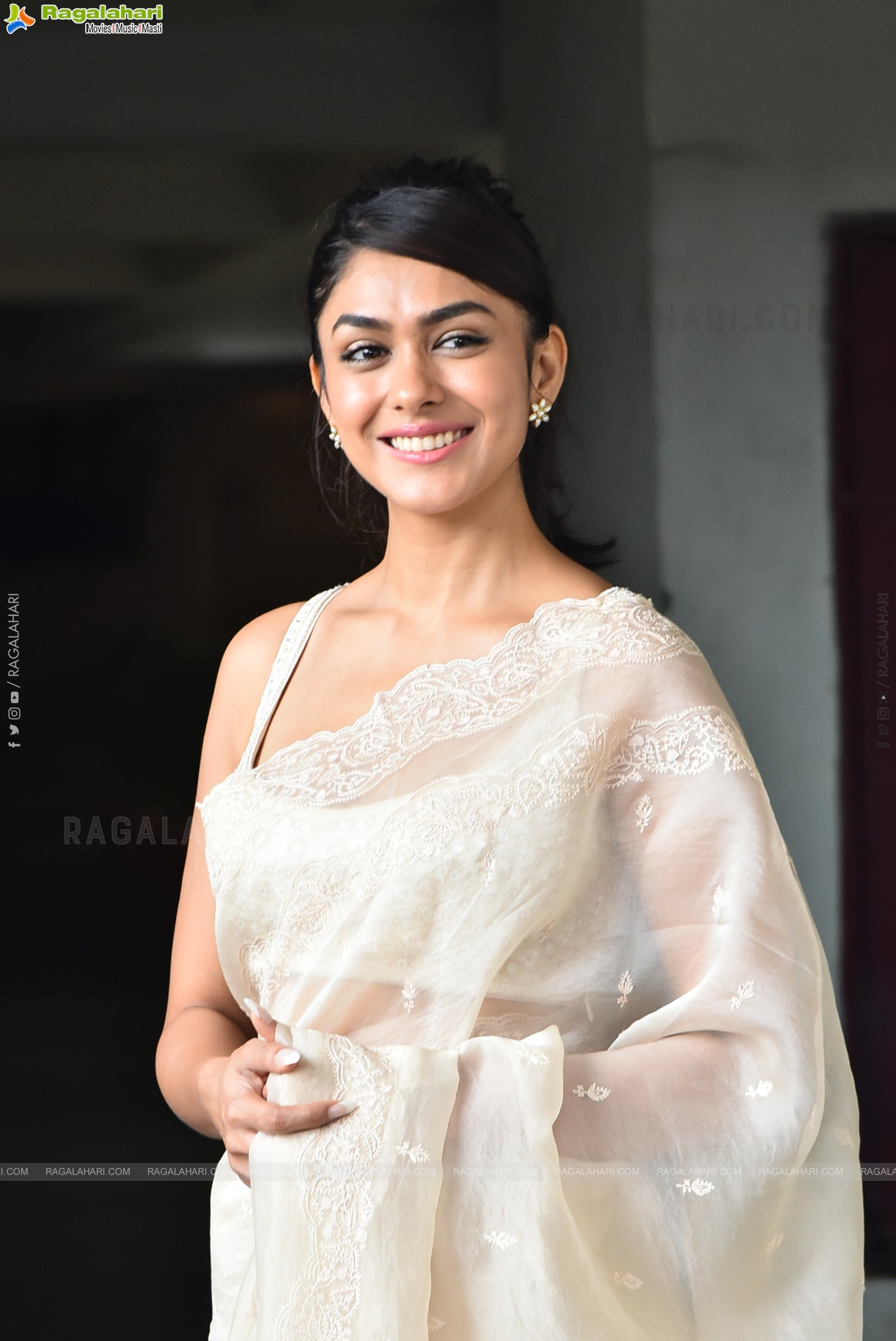 Mrunal Thakur HD Photo Gallery