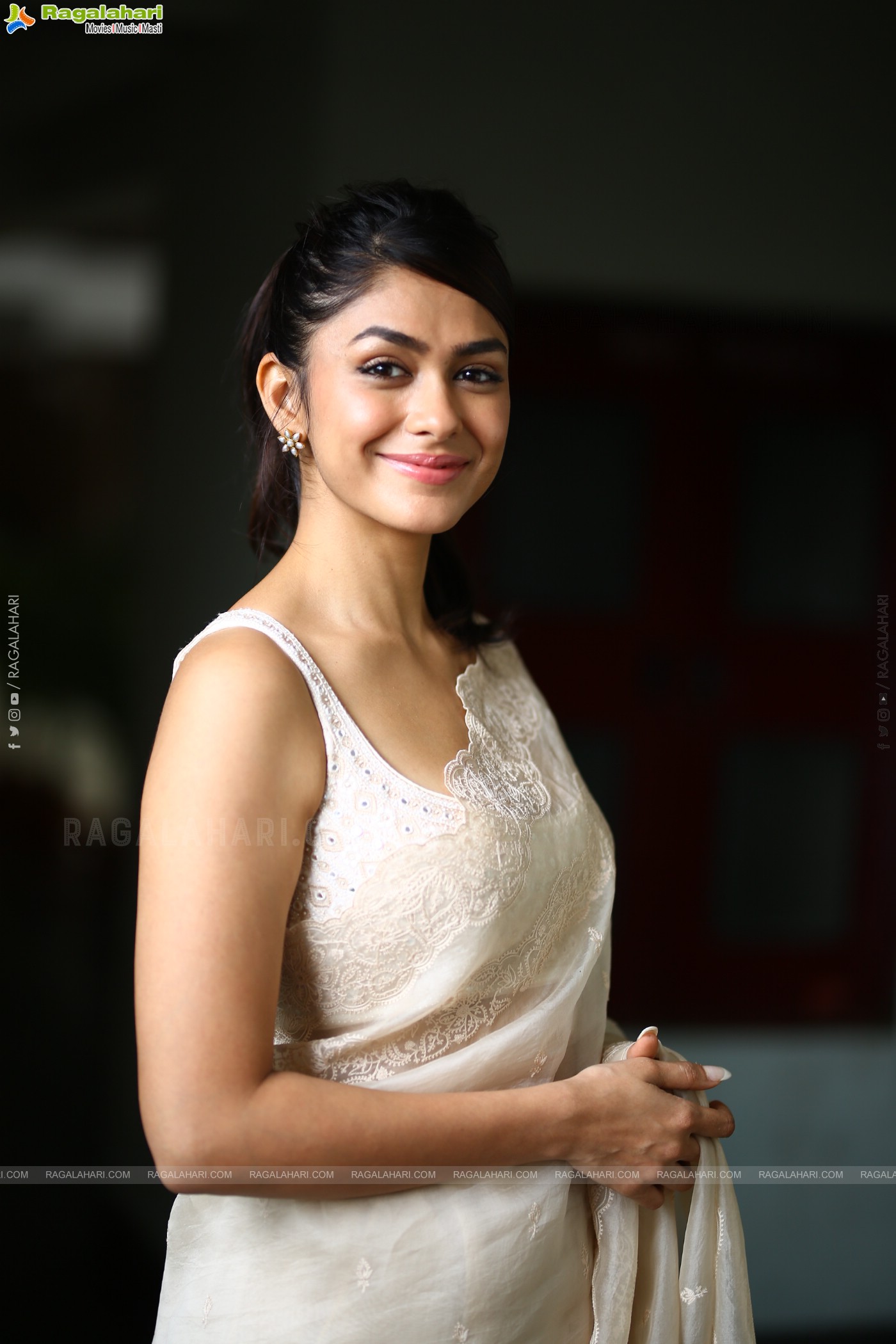 Mrunal Thakur HD Photo Gallery