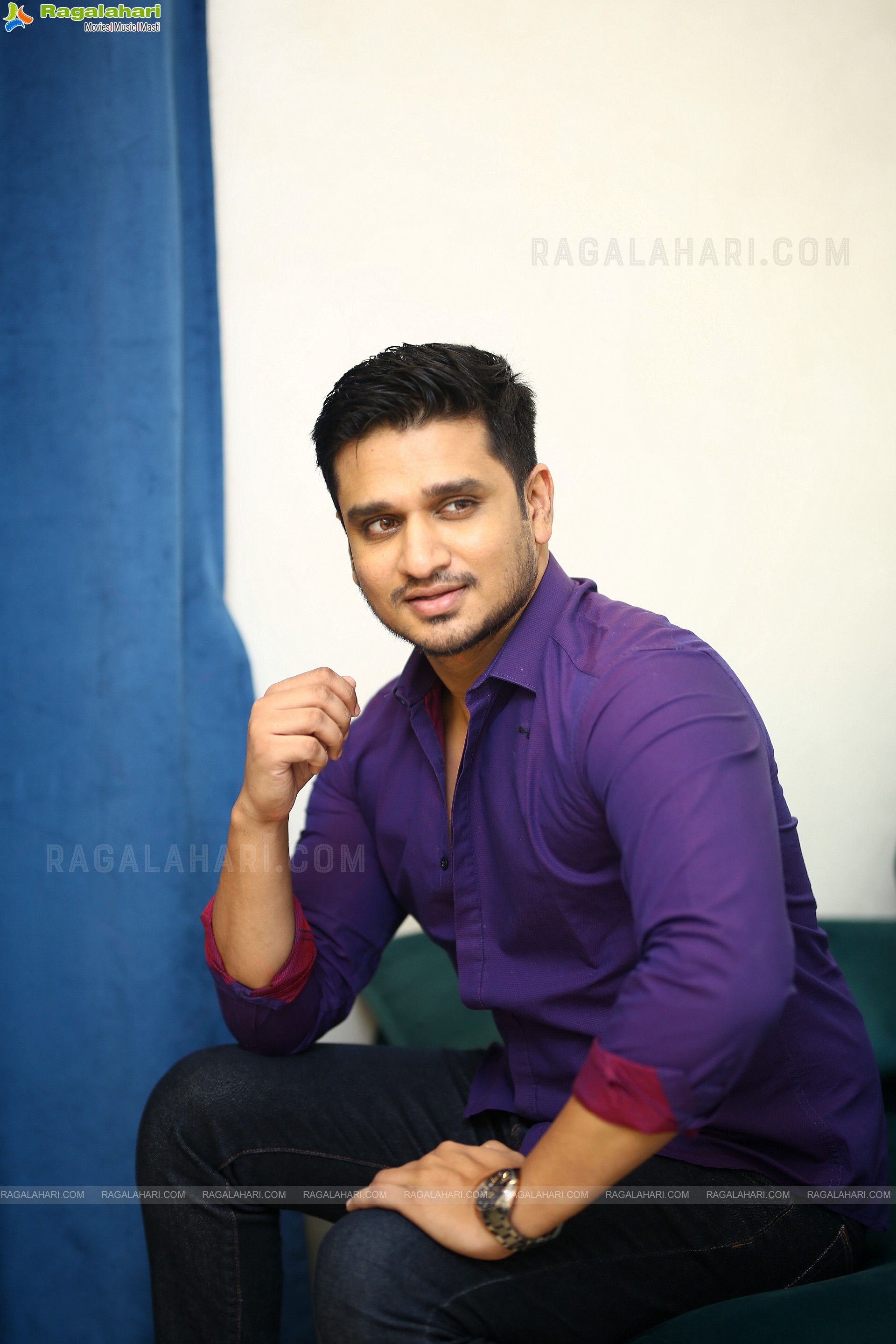 Nikhil Siddharth at Karthikeya 2 Movie Interview, HD Photo Gallery