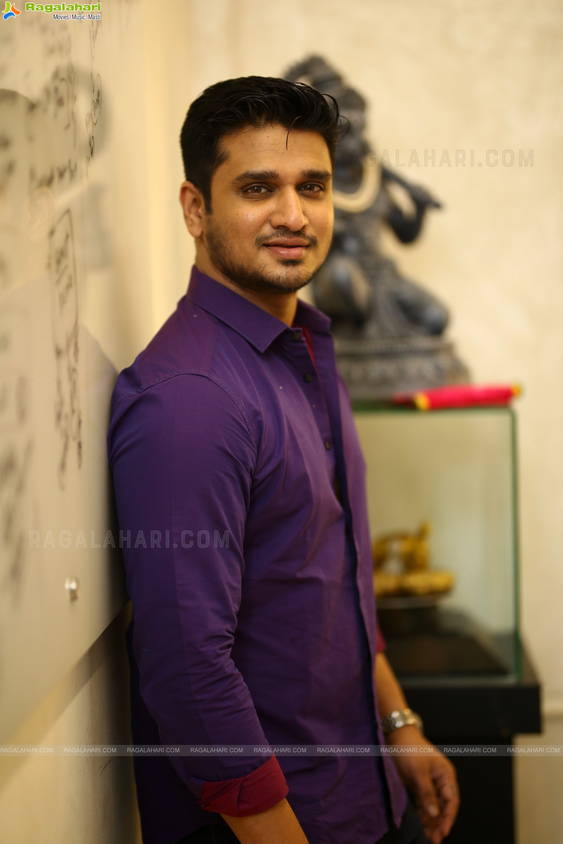 Nikhil Siddharth at Karthikeya 2 Movie Interview, HD Photo Gallery