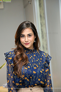 Nishat Shaik at Hyderabad Headmasters Salon Launch