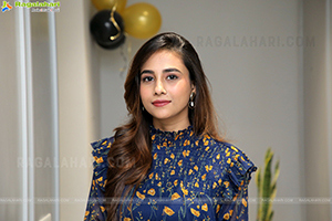 Nishat Shaik at Hyderabad Headmasters Salon Launch