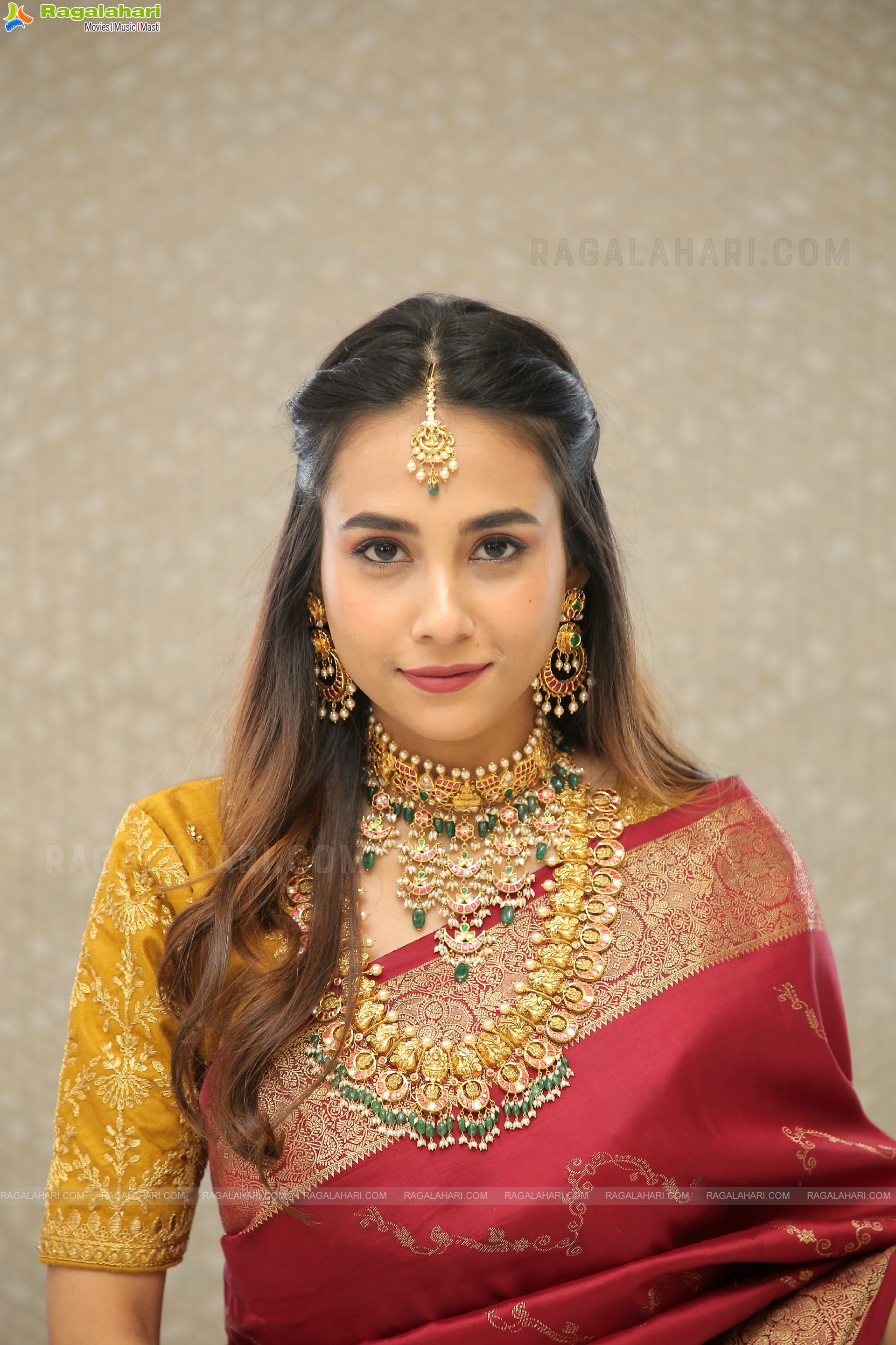 Nishat Shaik Poses With Jewellery, HD Photo Gallery