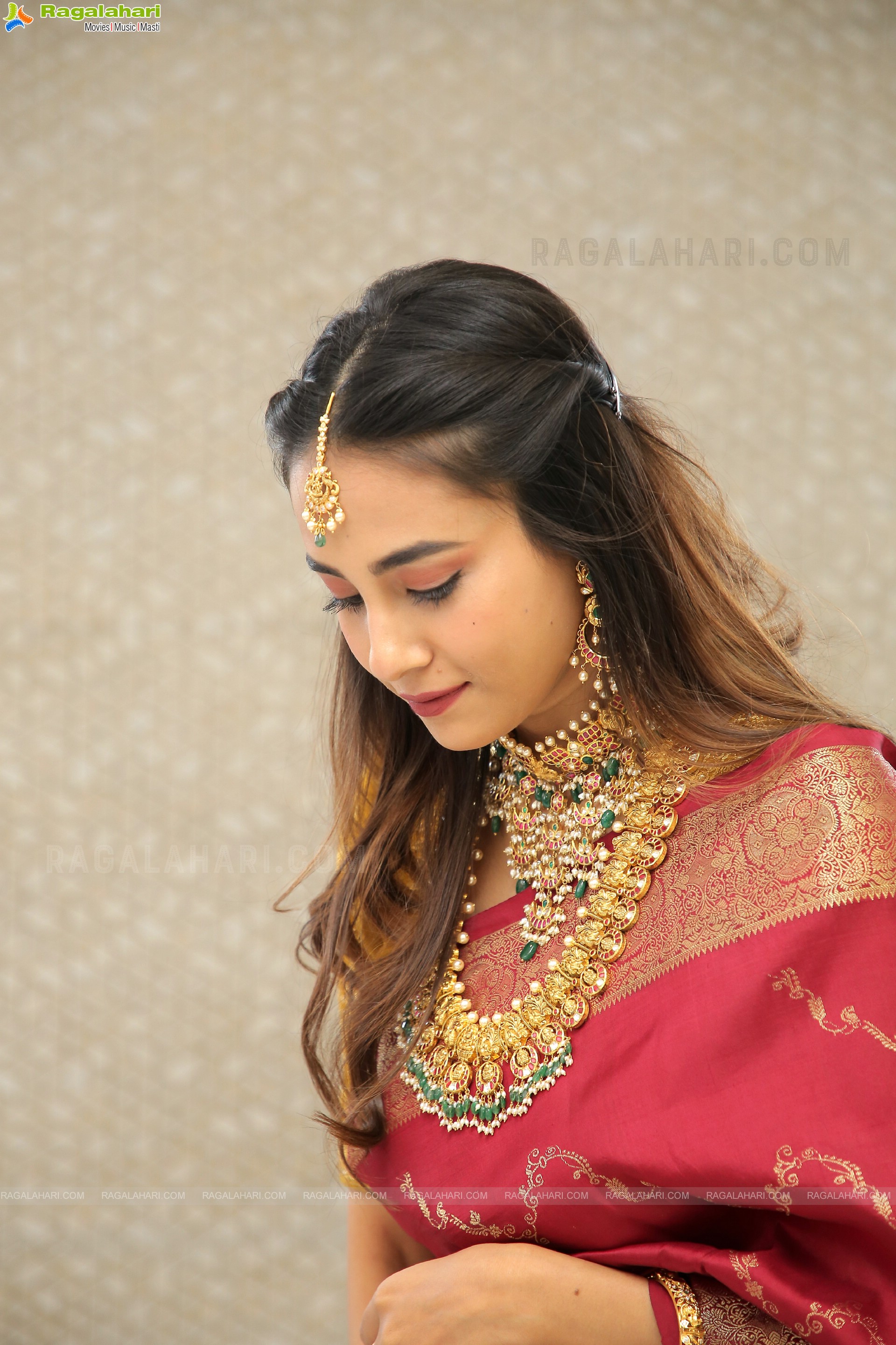Nishat Shaik Poses With Jewellery, HD Photo Gallery