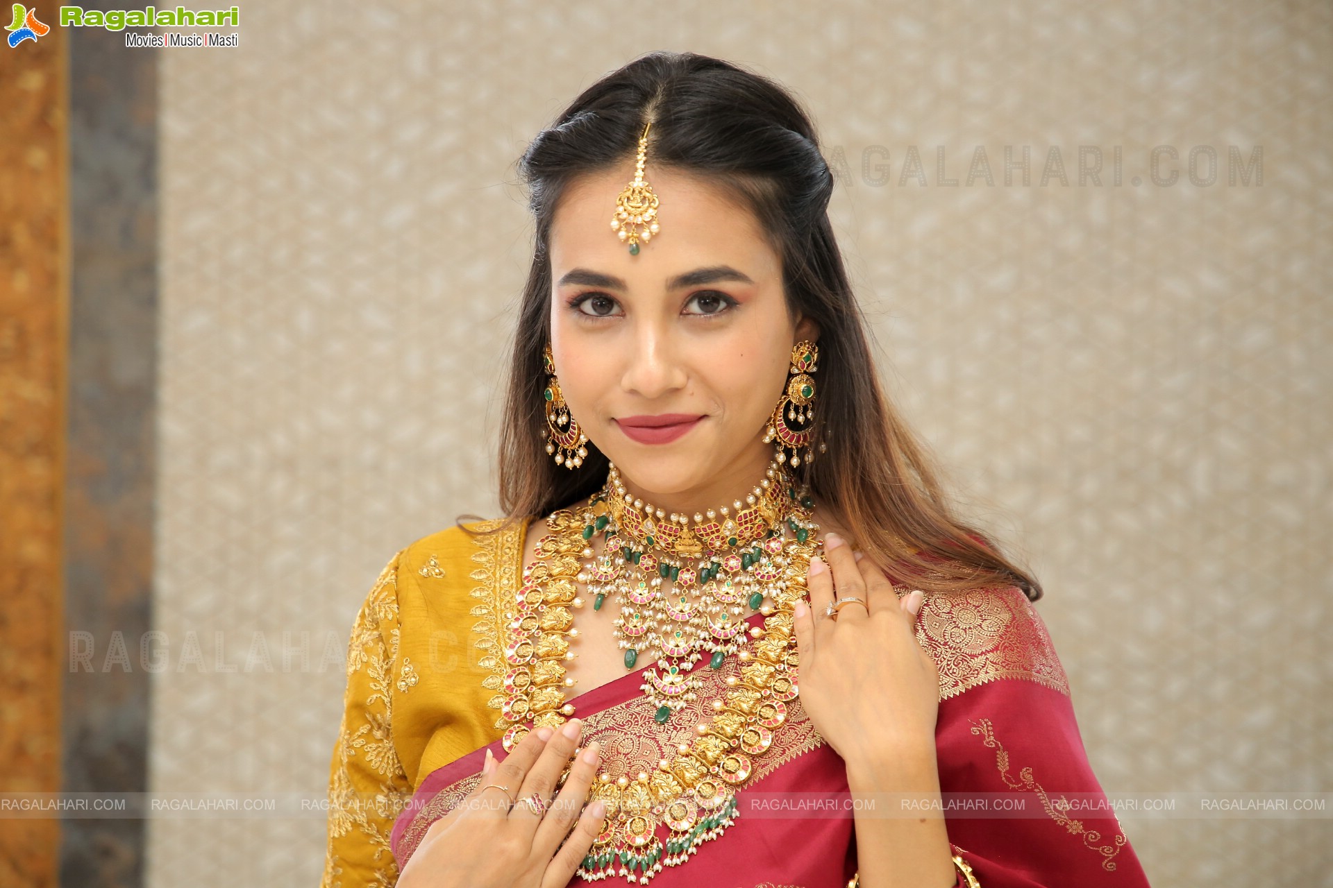Nishat Shaik Poses With Jewellery, HD Photo Gallery