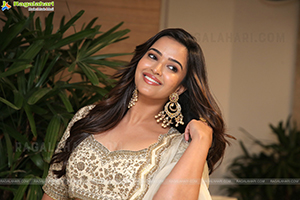 Pujita Ponnada at Aakasha Veedhullo Pre-Release Event