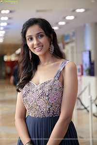 Riya Suman at Hi Life Exhibition Launch