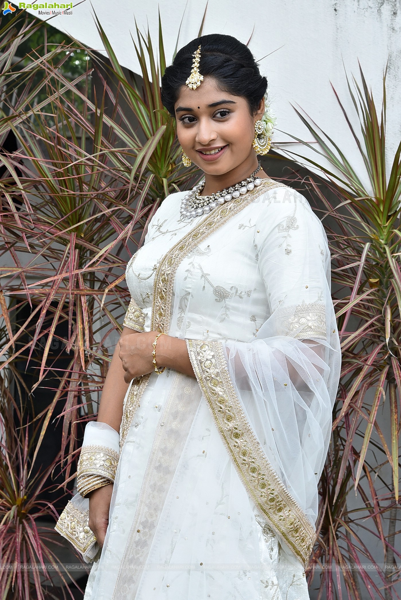 Shrasti Verma at Yatha Raja Thatha Paja Movie Opening, HD Photo Gallery