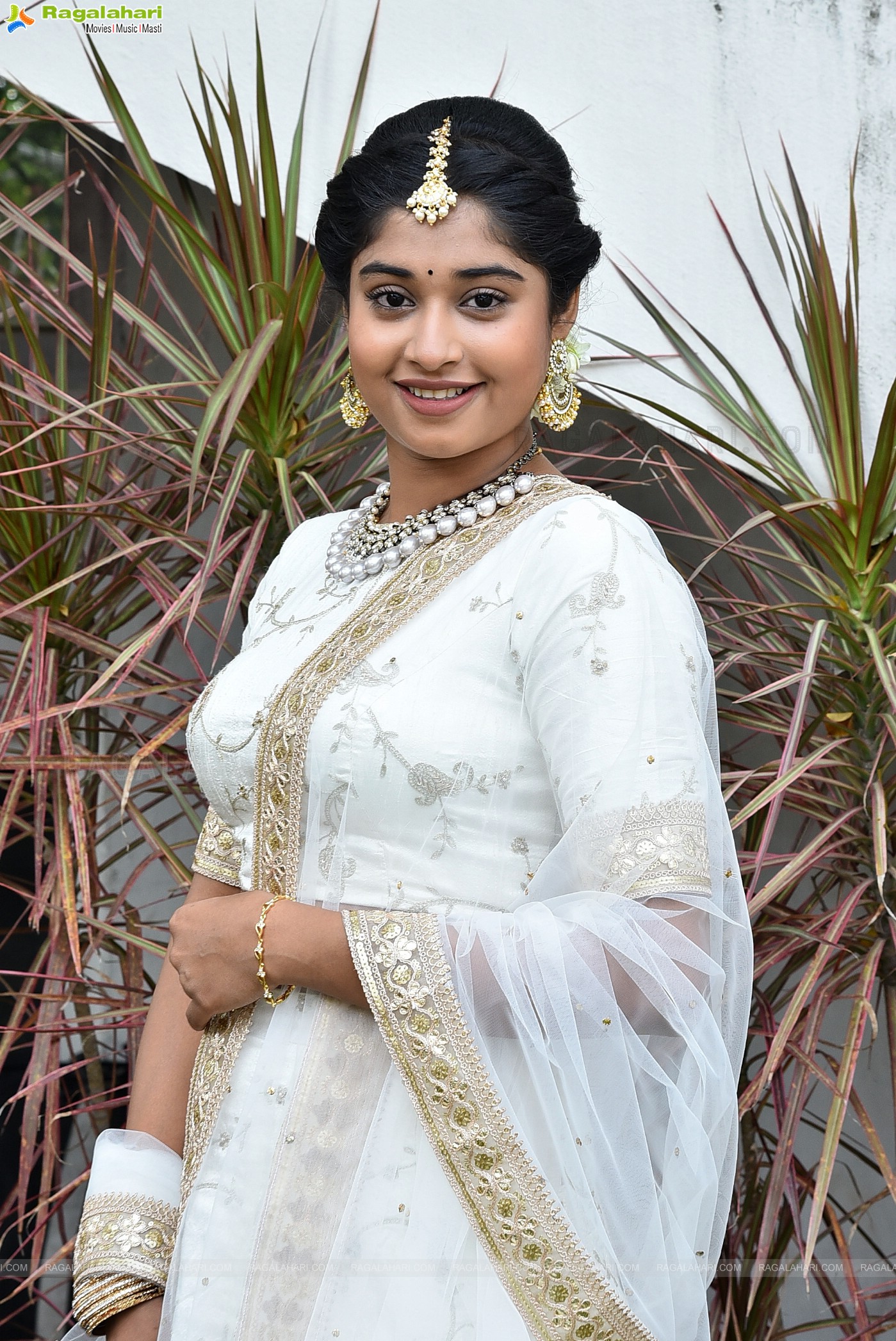 Shrasti Verma at Yatha Raja Thatha Paja Movie Opening, HD Photo Gallery