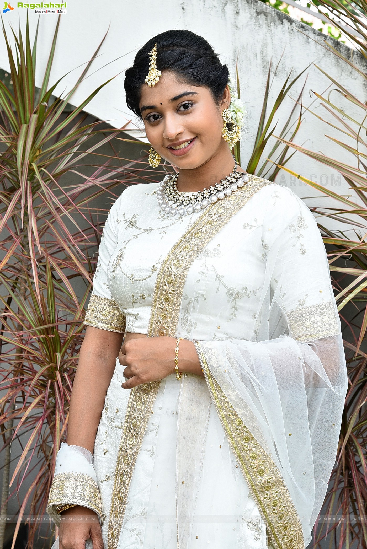 Shrasti Verma at Yatha Raja Thatha Paja Movie Opening, HD Photo Gallery