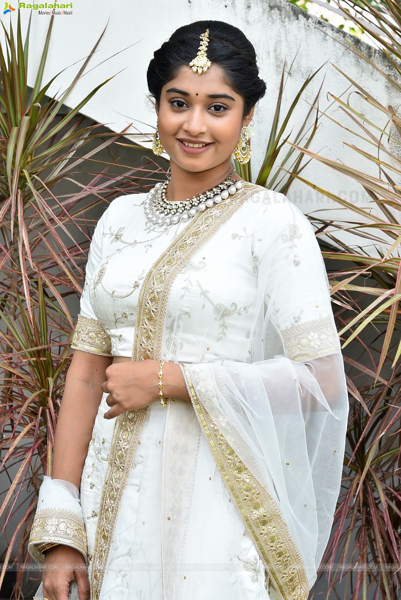 Shrasti Verma at Yatha Raja Thatha Paja Movie Opening, HD Photo Gallery