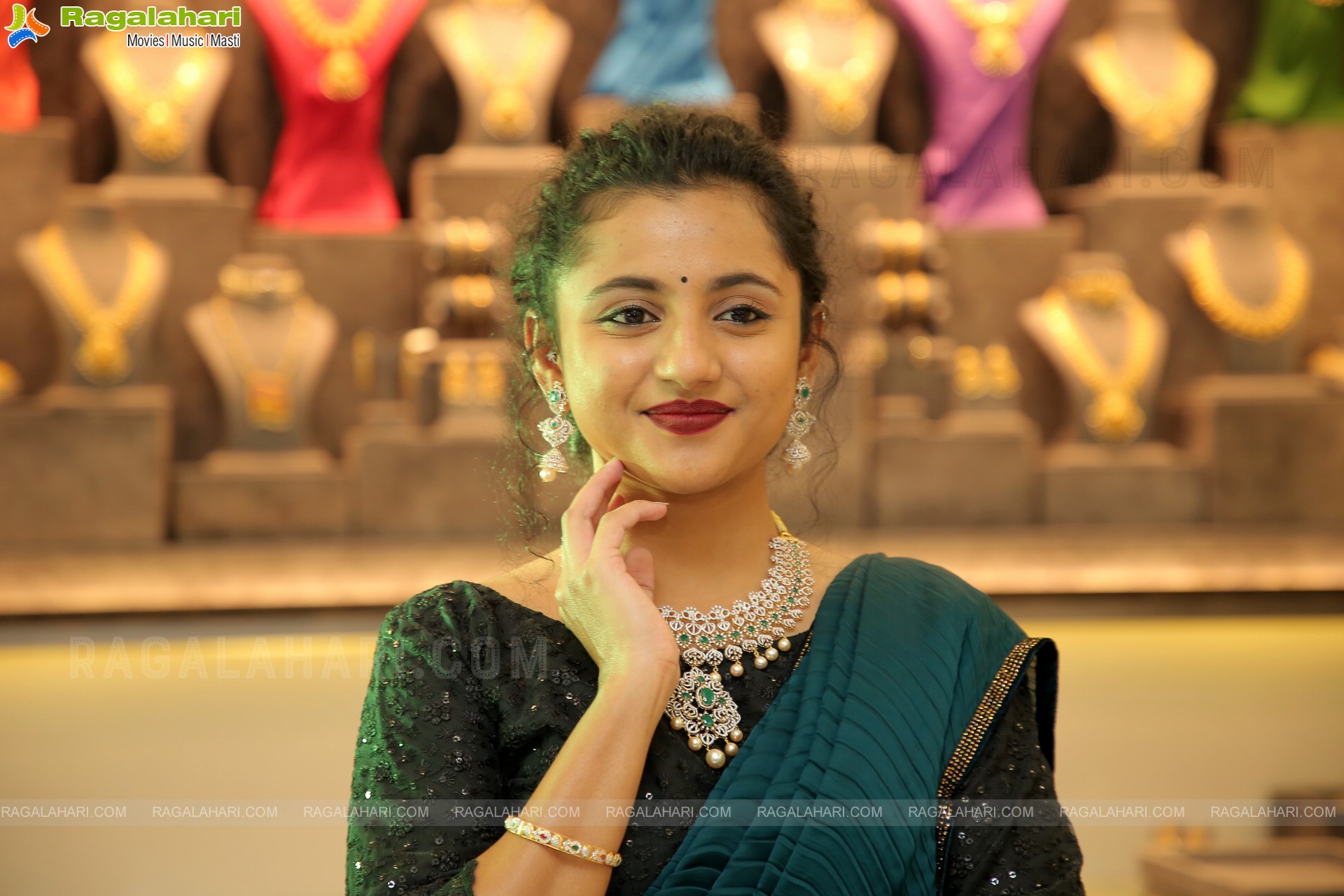 Snehal Kamat Poses With Jewellery, HD Photo Gallery