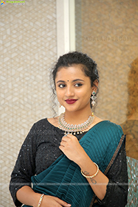 Snehal Kamat poses With Jewellery