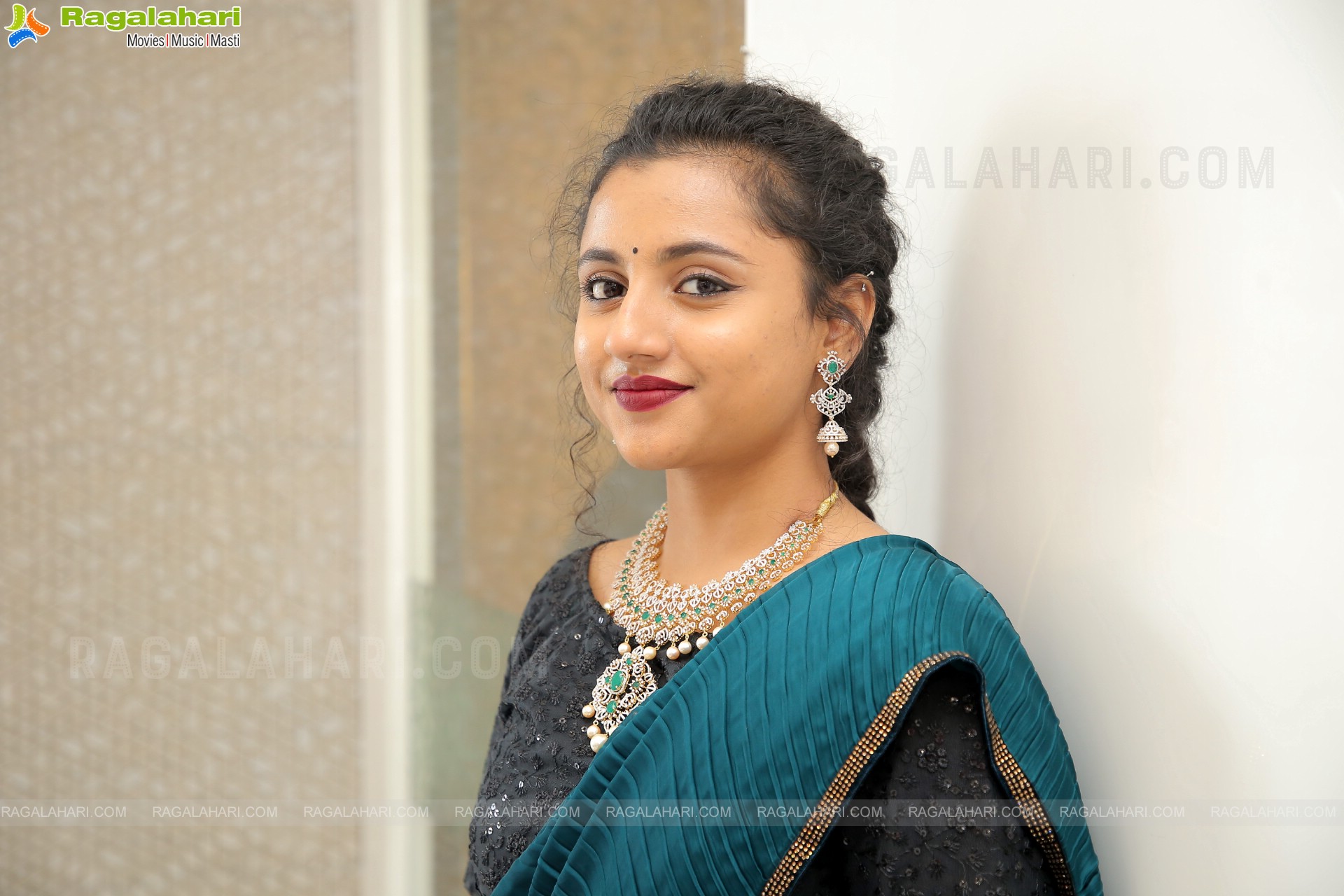 Snehal Kamat Poses With Jewellery, HD Photo Gallery