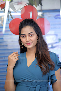 Spandana Palli at Vishal Peripherals Store Launch