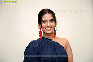 Sravanthi Chokarapu at Electri Expo 2022 Poster Launch