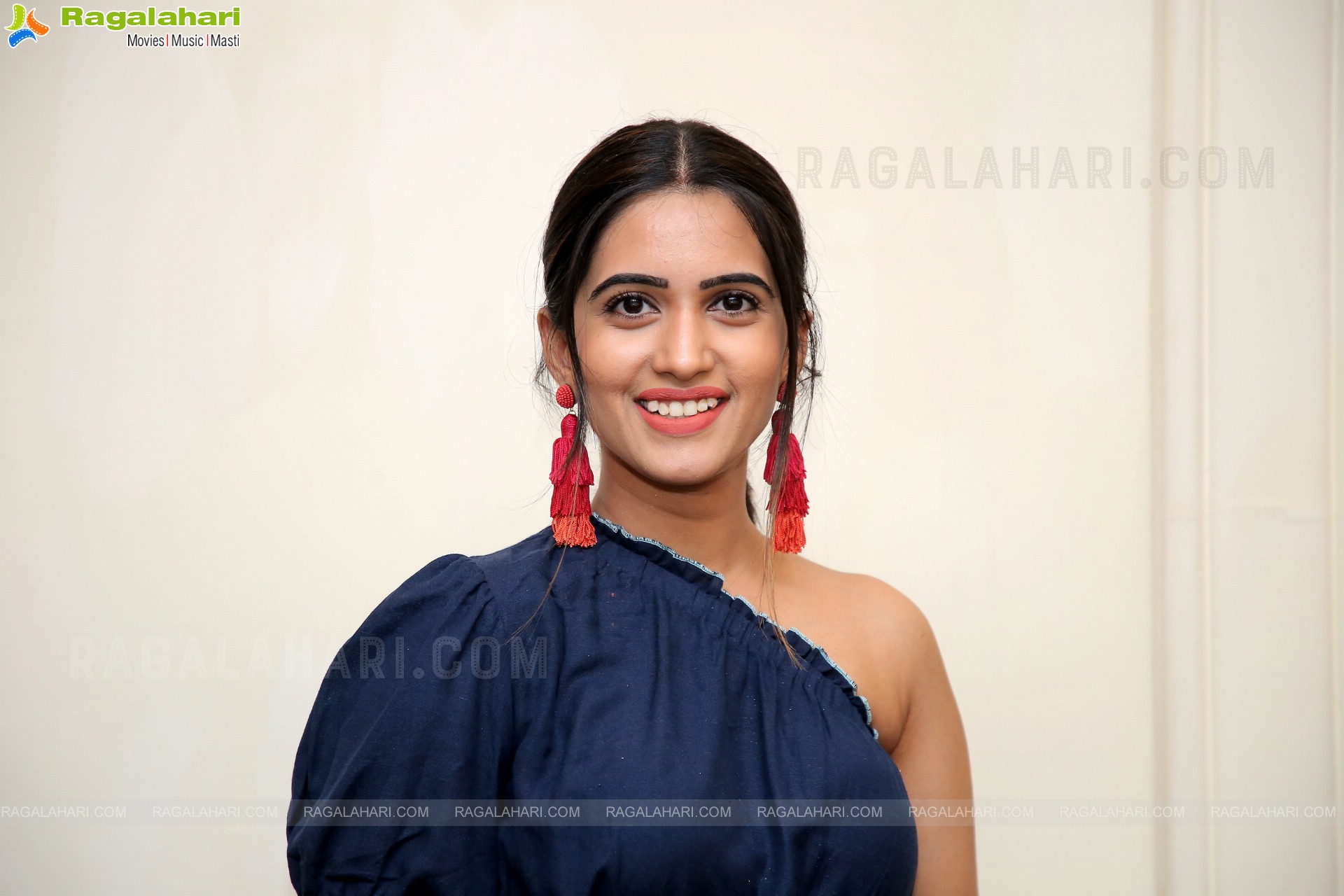 Sravanthi Chokarapu at Electri Expo 2022 Poster Launch, HD Photo Gallery