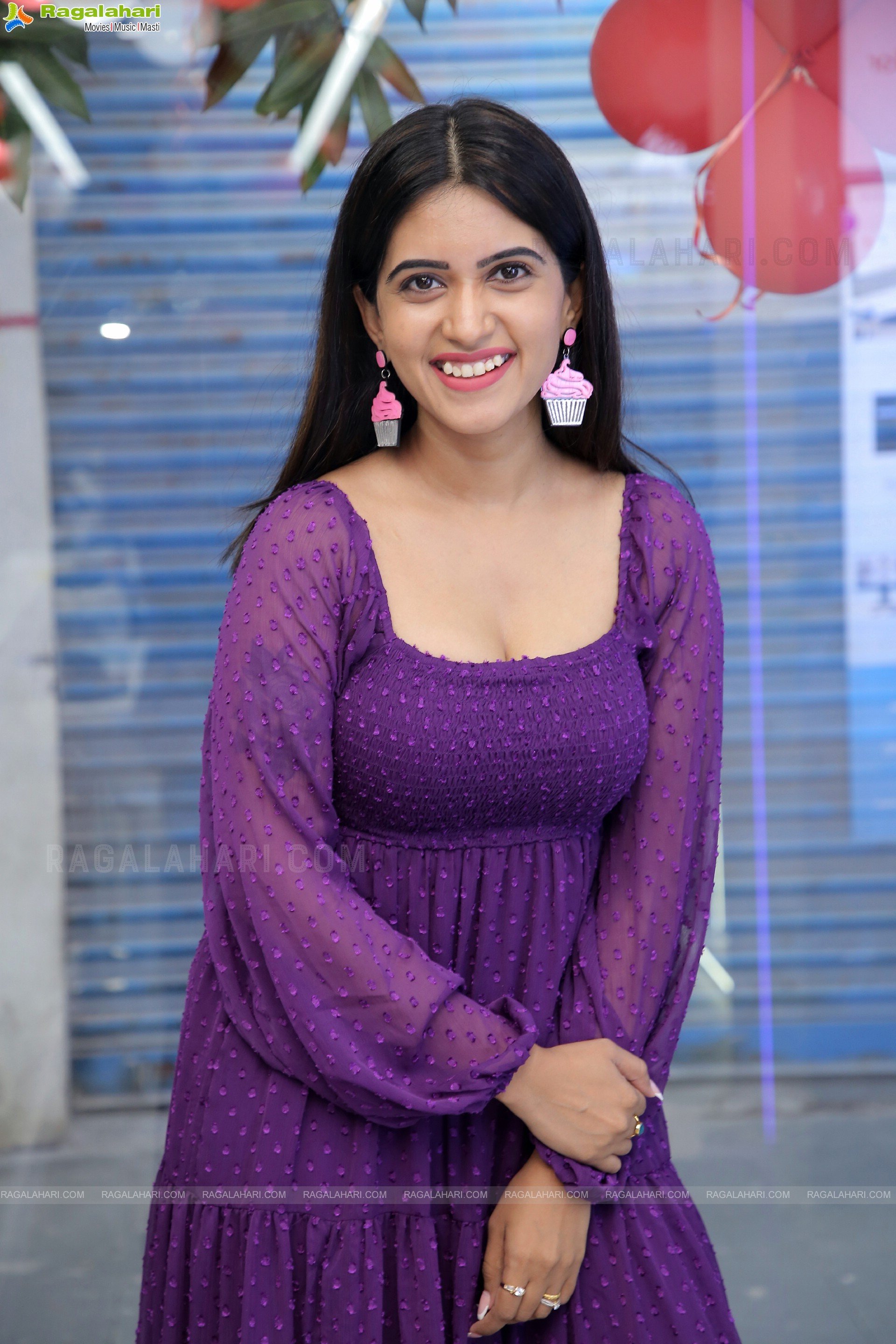 Sravanthi Chokarapu at Vishal Peripherals Store Launch, HD Photo Gallery