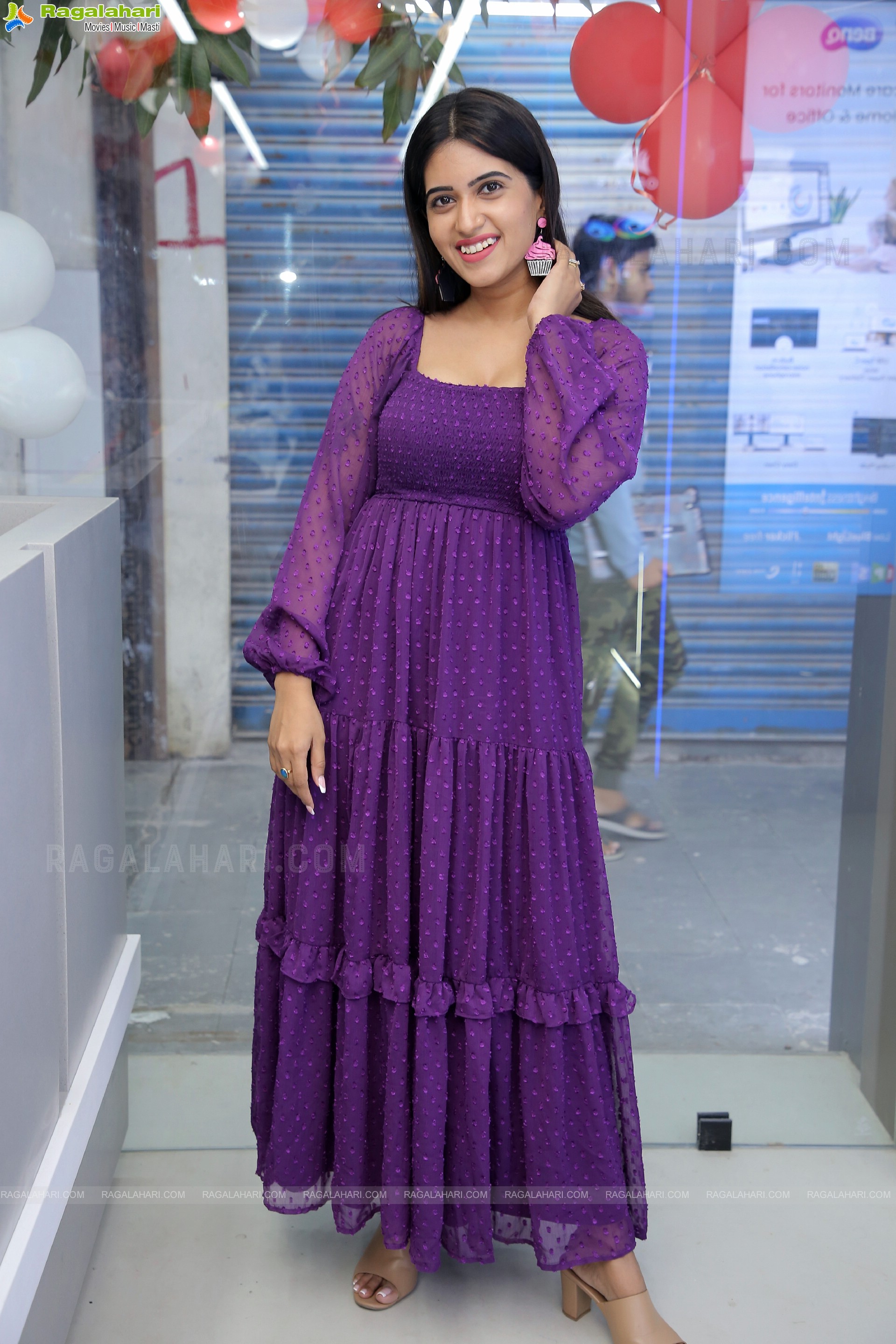 Sravanthi Chokarapu at Vishal Peripherals Store Launch, HD Photo Gallery