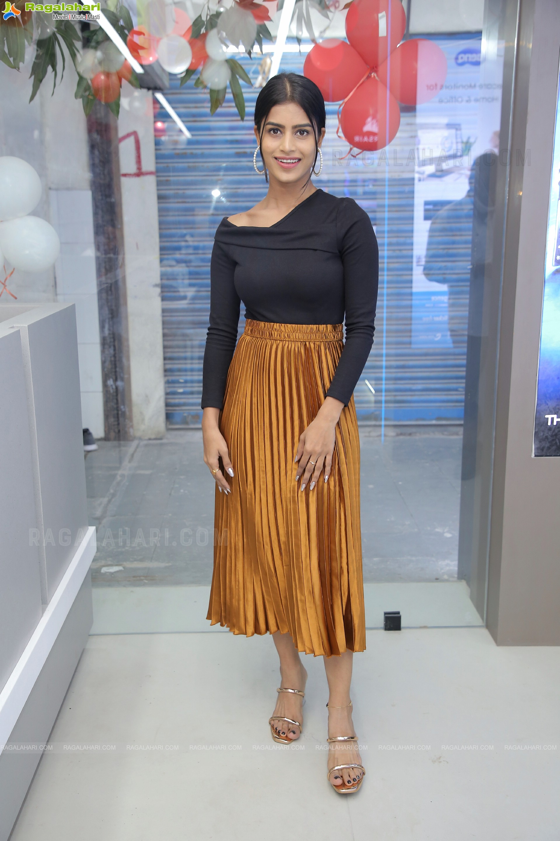 Srilekha at Vishal Peripherals Store Launch, HD Photo Gallery