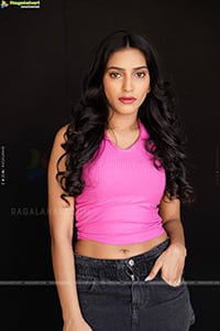 Nikita Gangurde in Pink Knitted Top
