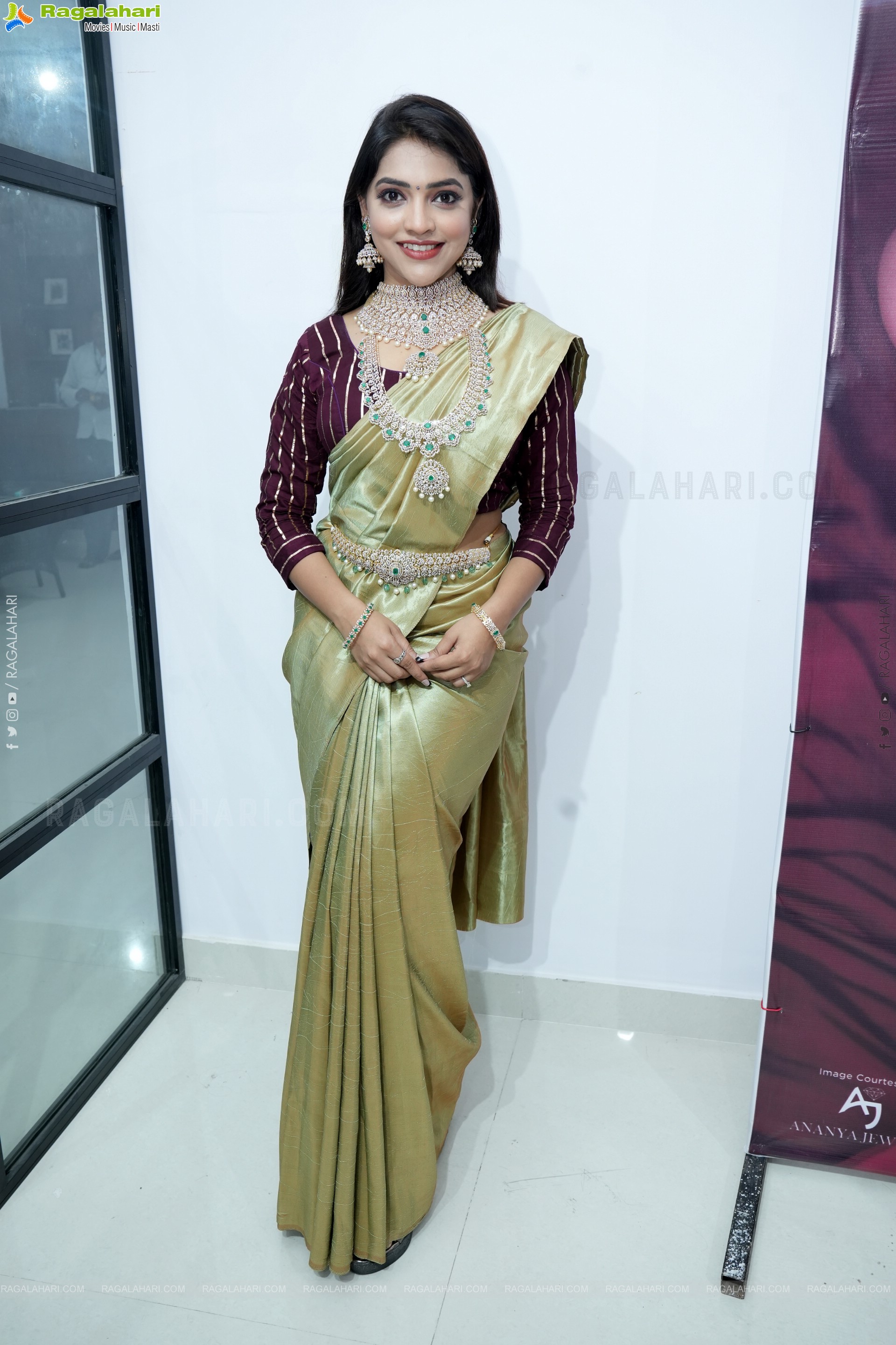 Ishwarya Vullingala at Hi Life Jewels Event, HD Gallery