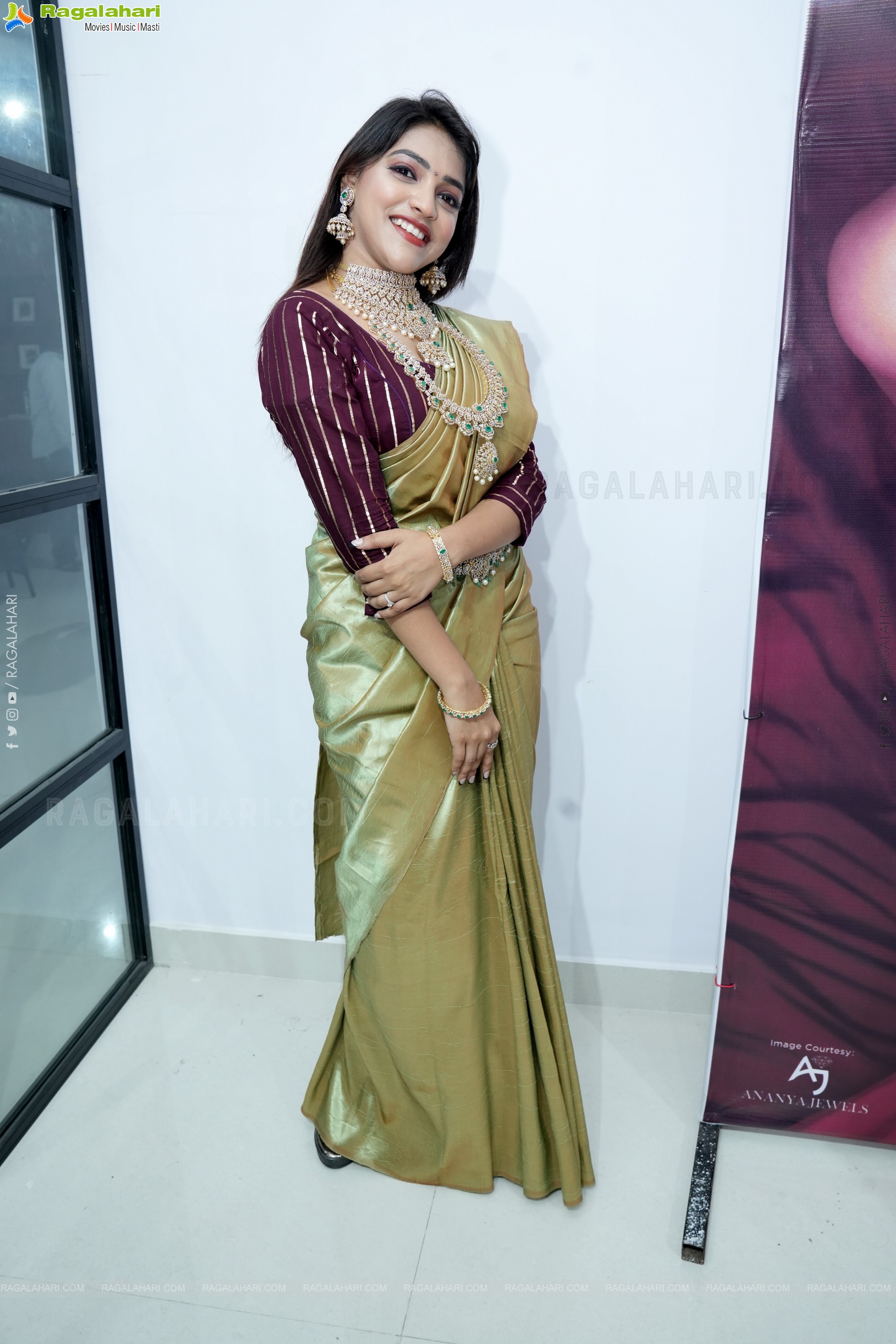 Ishwarya Vullingala at Hi Life Jewels Event, HD Gallery