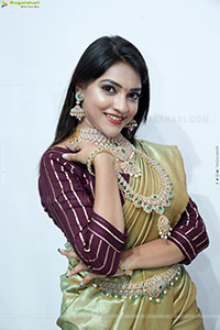 Ishwarya Vullingala at Hi Life Jewels Event, HD Gallery