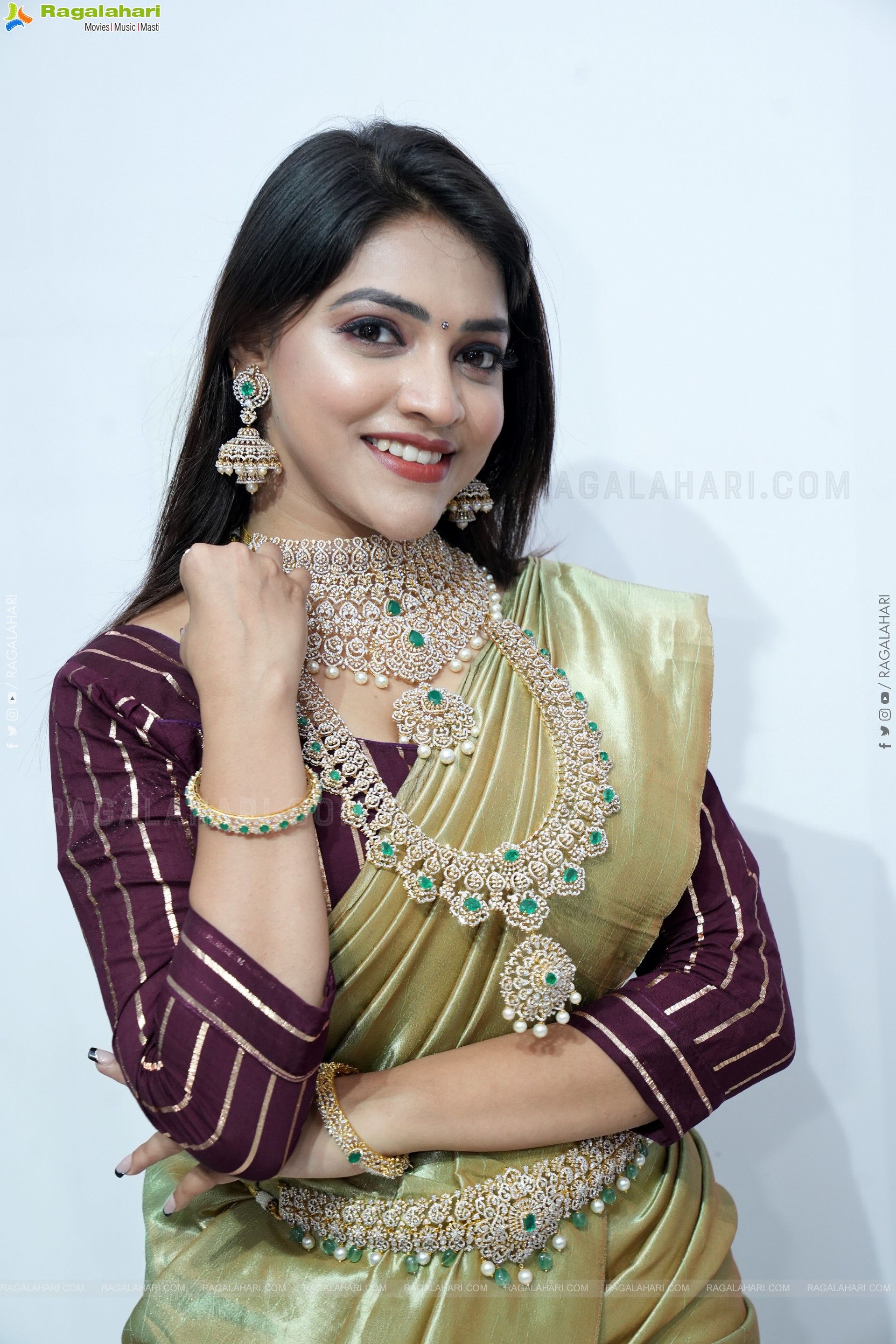 Ishwarya Vullingala at Hi Life Jewels Event, HD Gallery