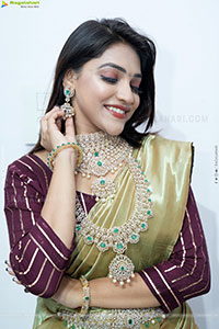 Ishwarya Vullingala at Hi Life Jewels Event, HD Gallery