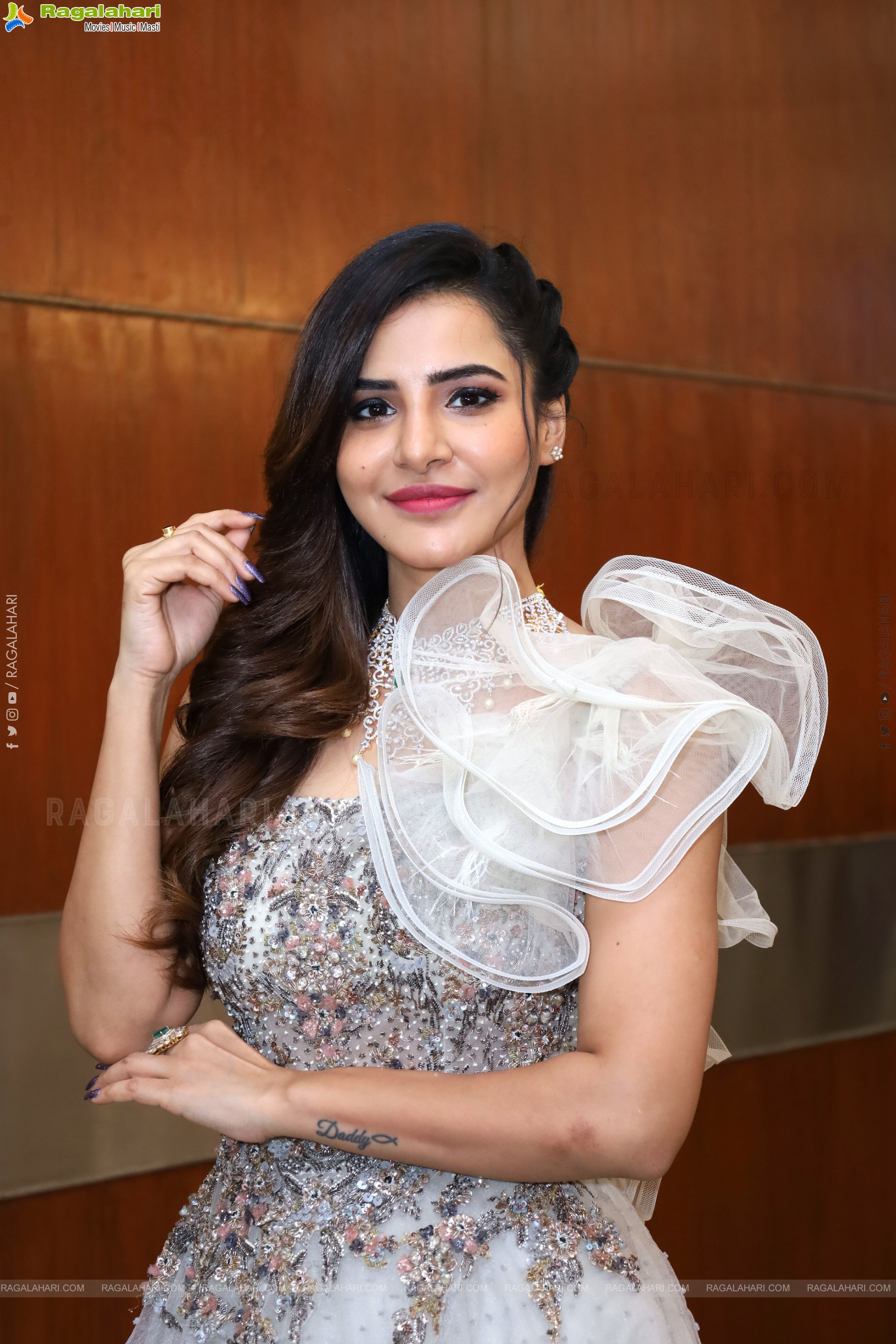 Ashu Reddy stills at Hi Life Exhibition, HD Gallery