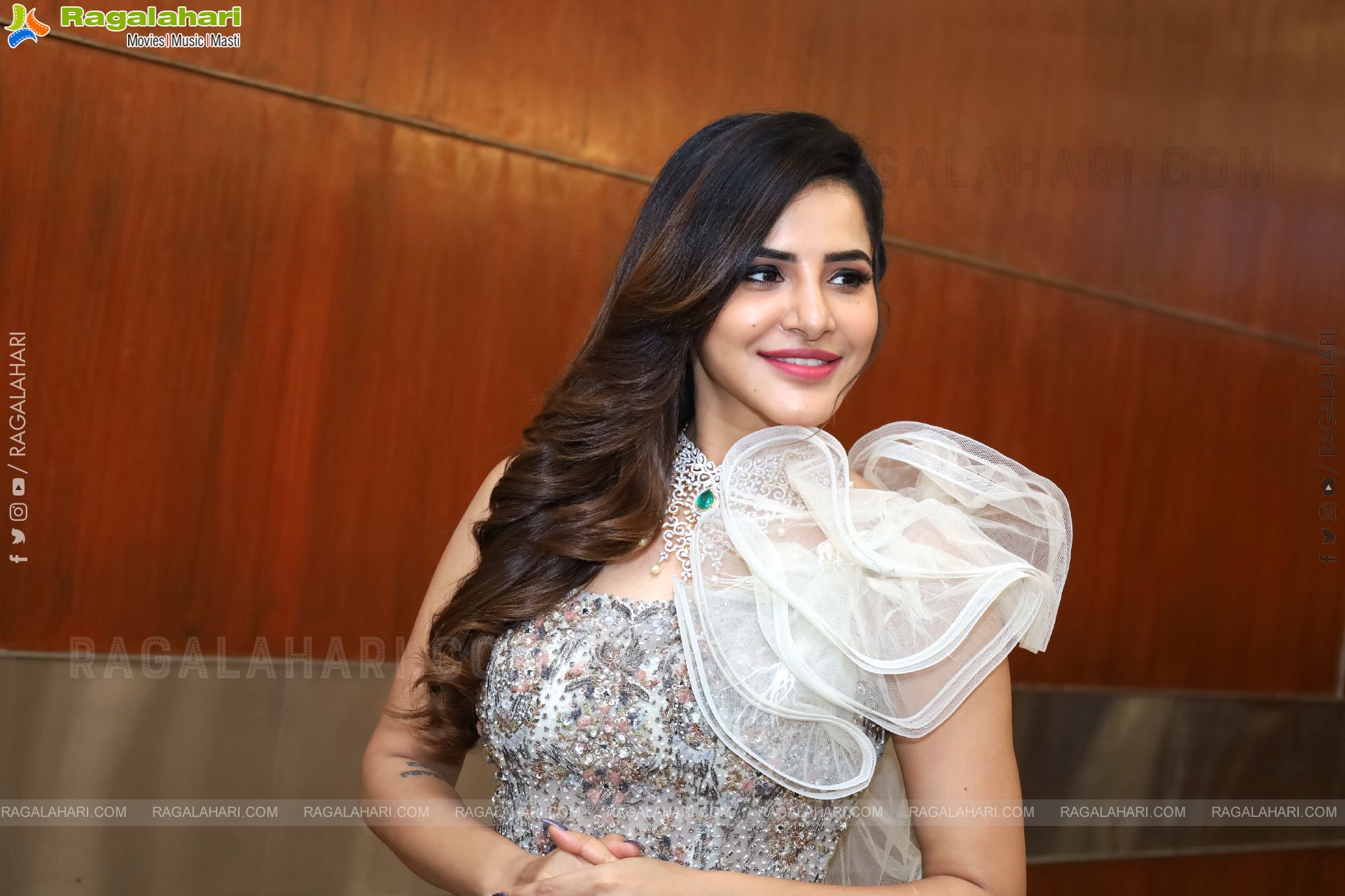 Ashu Reddy stills at Hi Life Exhibition, HD Gallery