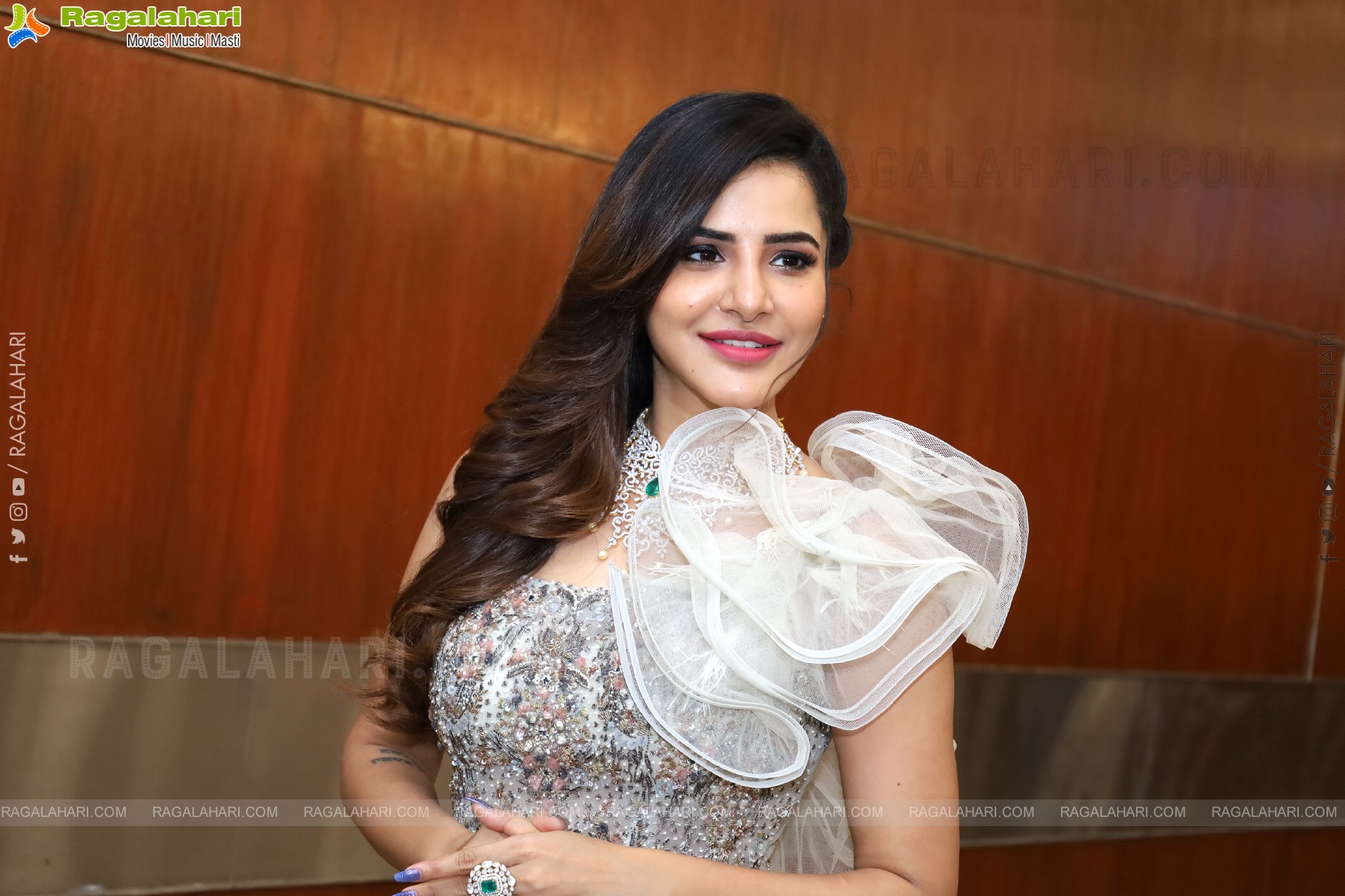 Ashu Reddy stills at Hi Life Exhibition, HD Gallery