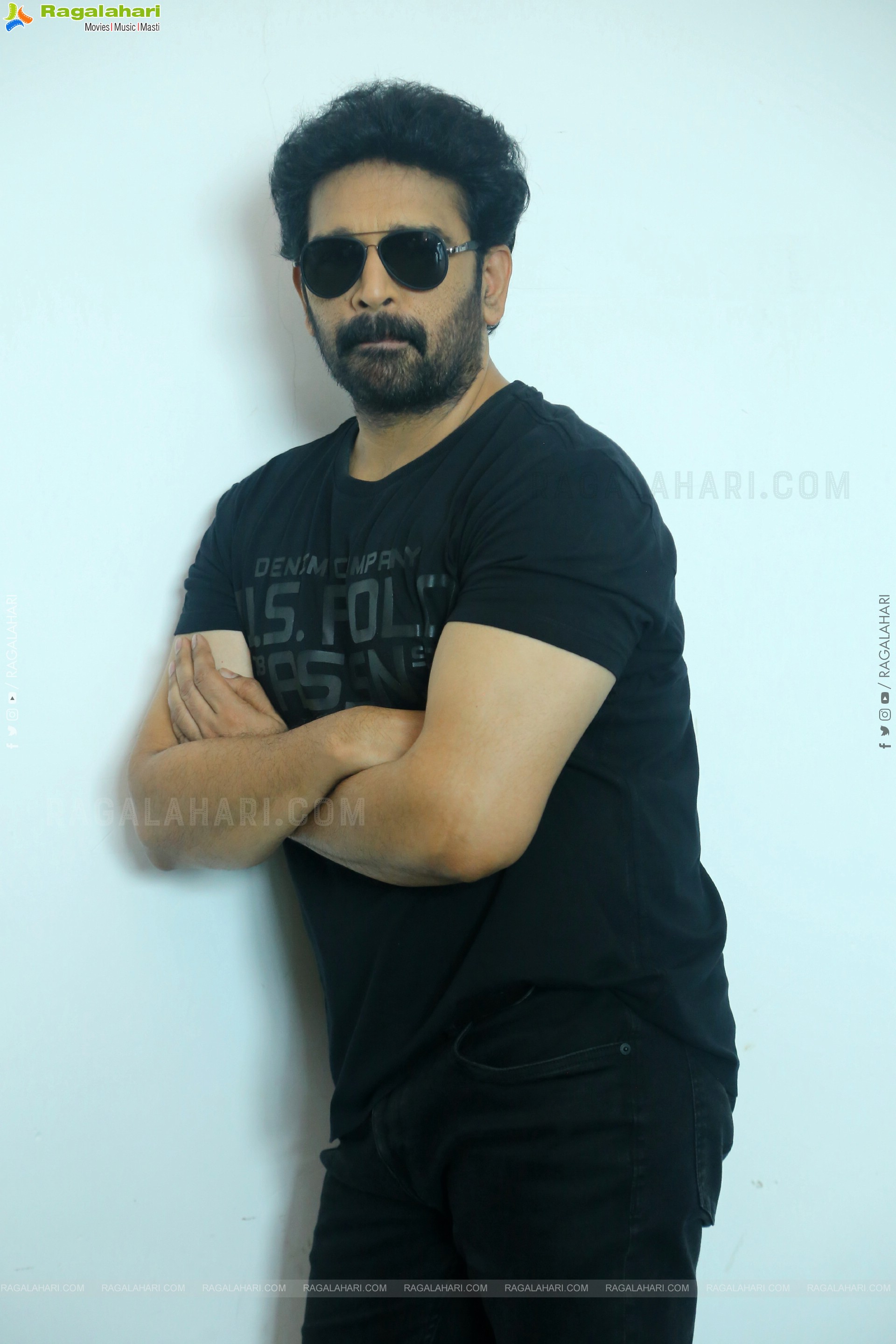 JD Chakravarthy at Dayaa Interview, HD Gallery