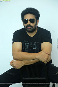 JD Chakravarthy at Dayaa Interview, HD Gallery