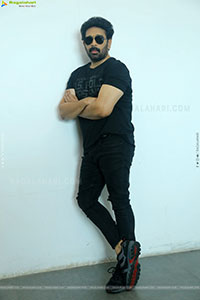 JD Chakravarthy at Dayaa Interview, HD Gallery