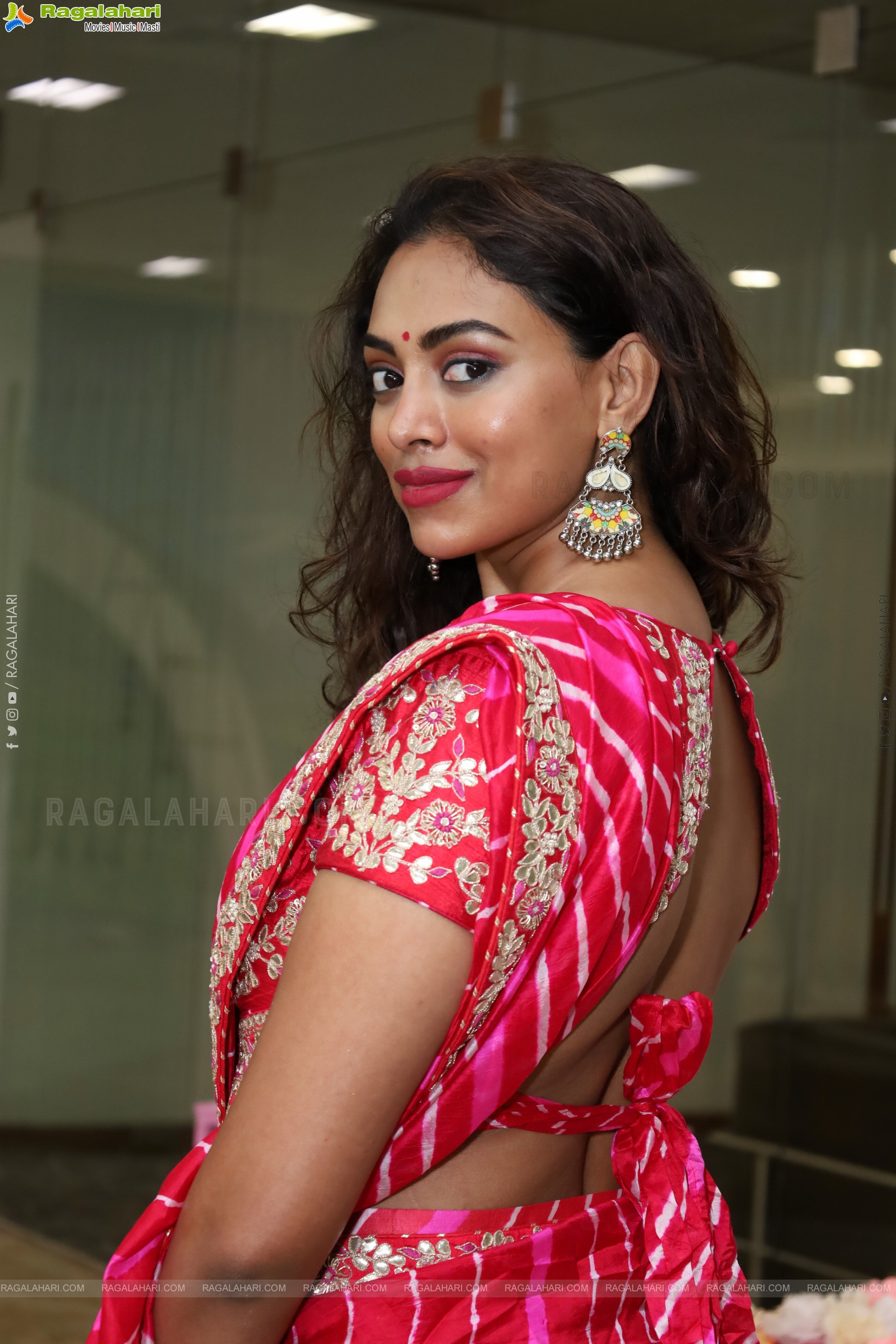 Kamakshi Bhaskarla Latest HD Photo Gallery