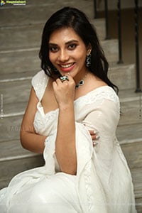 Madhumita Latest Stills, HD Gallery