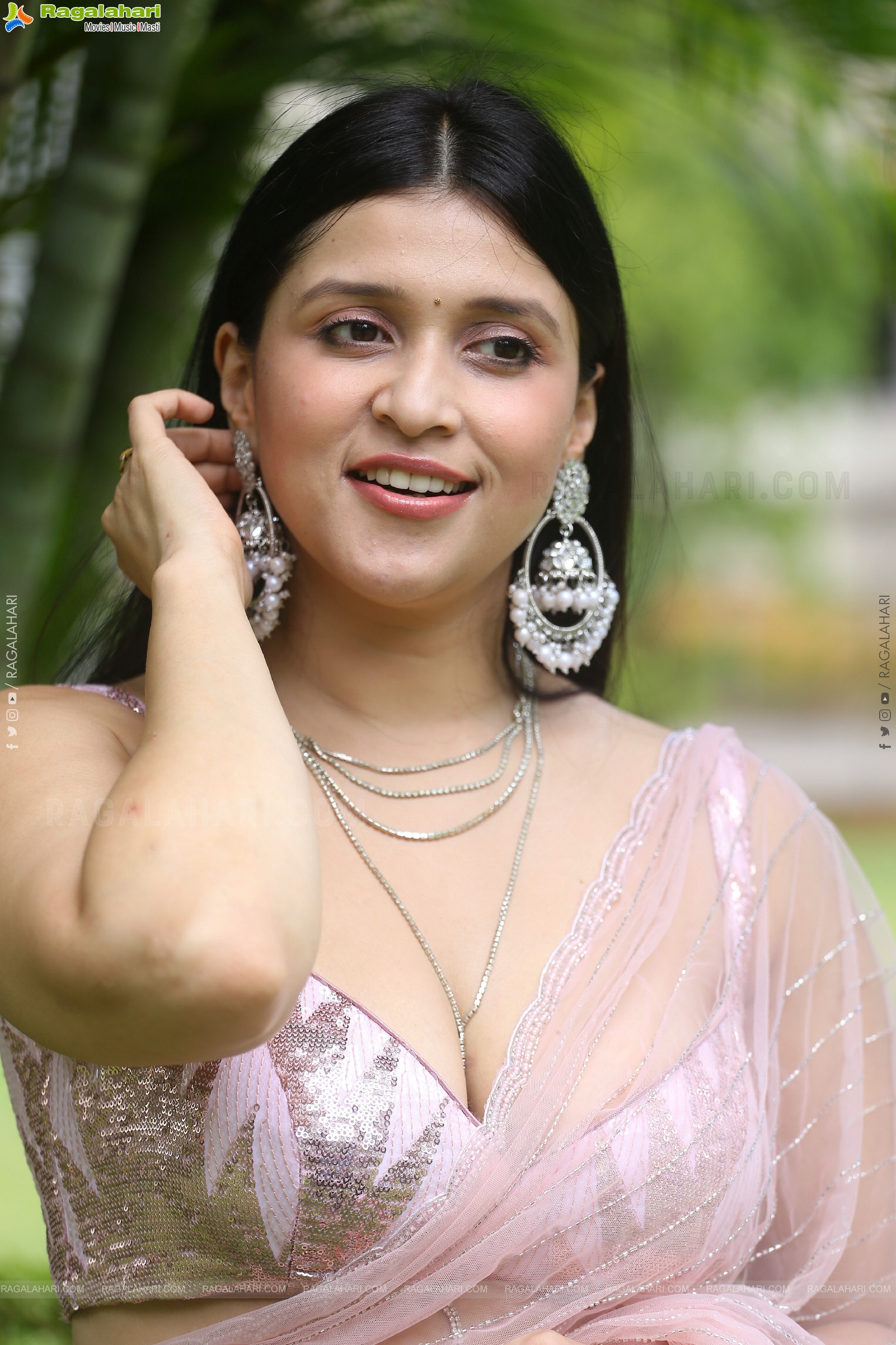 Mannara Chopra at Tiragabadara Saami Teaser Launch, HD Gallery